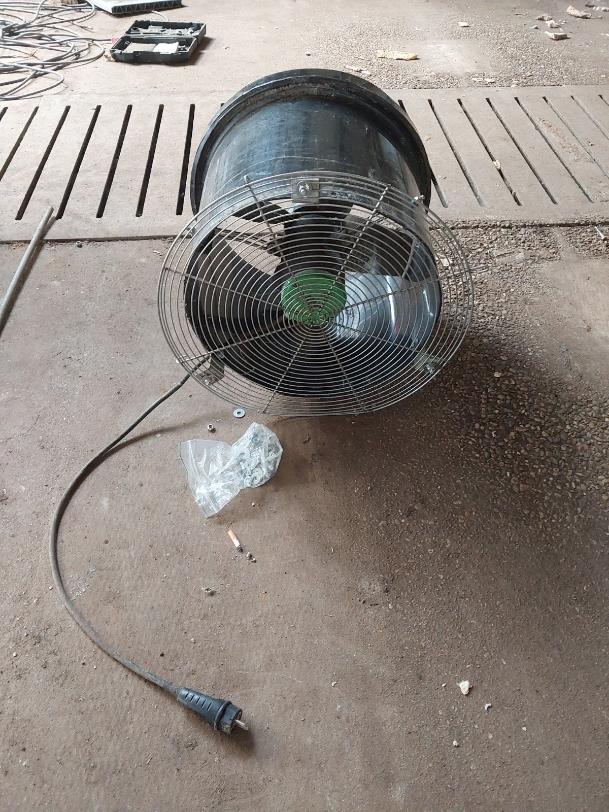 Ventilator met koker 230V -Krachtige industriële ventilator, Witgoed en Apparatuur, Ventilatoren, Gebruikt, Overige, Ophalen of Verzenden