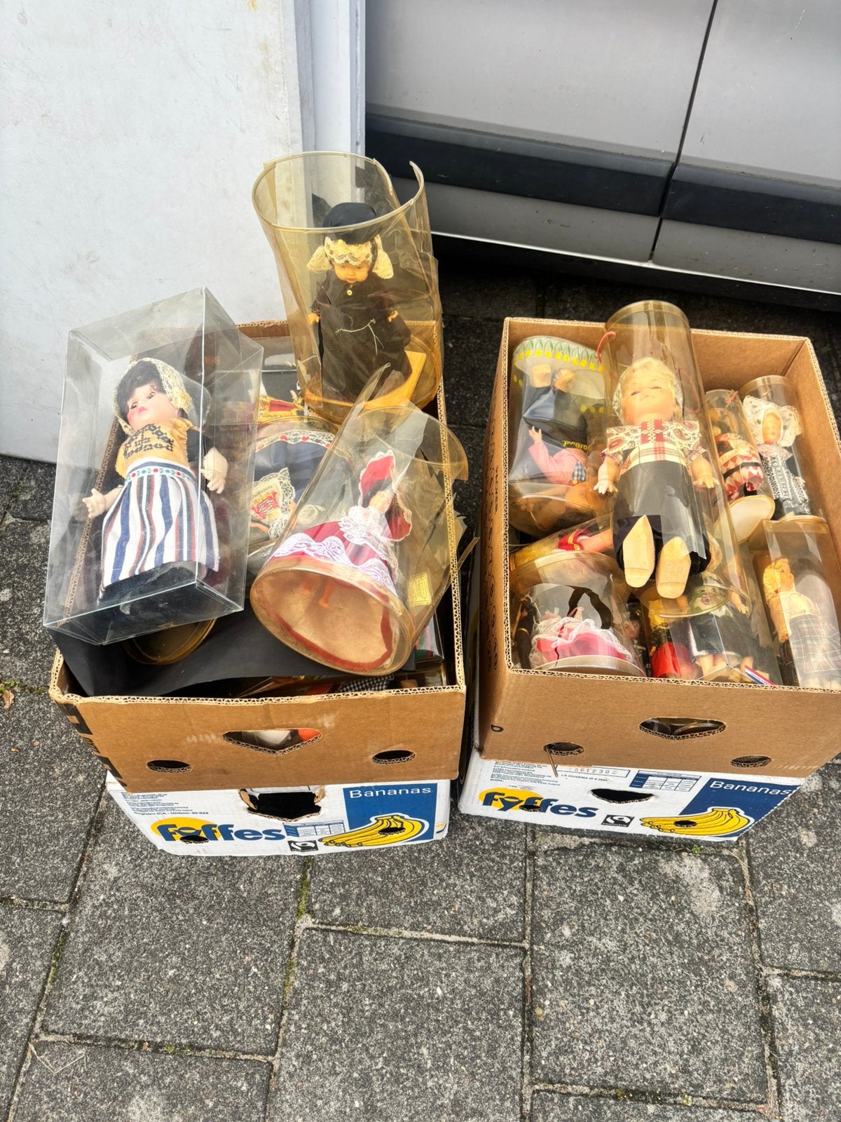 Twee dozen souvenir poptjes, Ophalen, Zo goed als nieuw