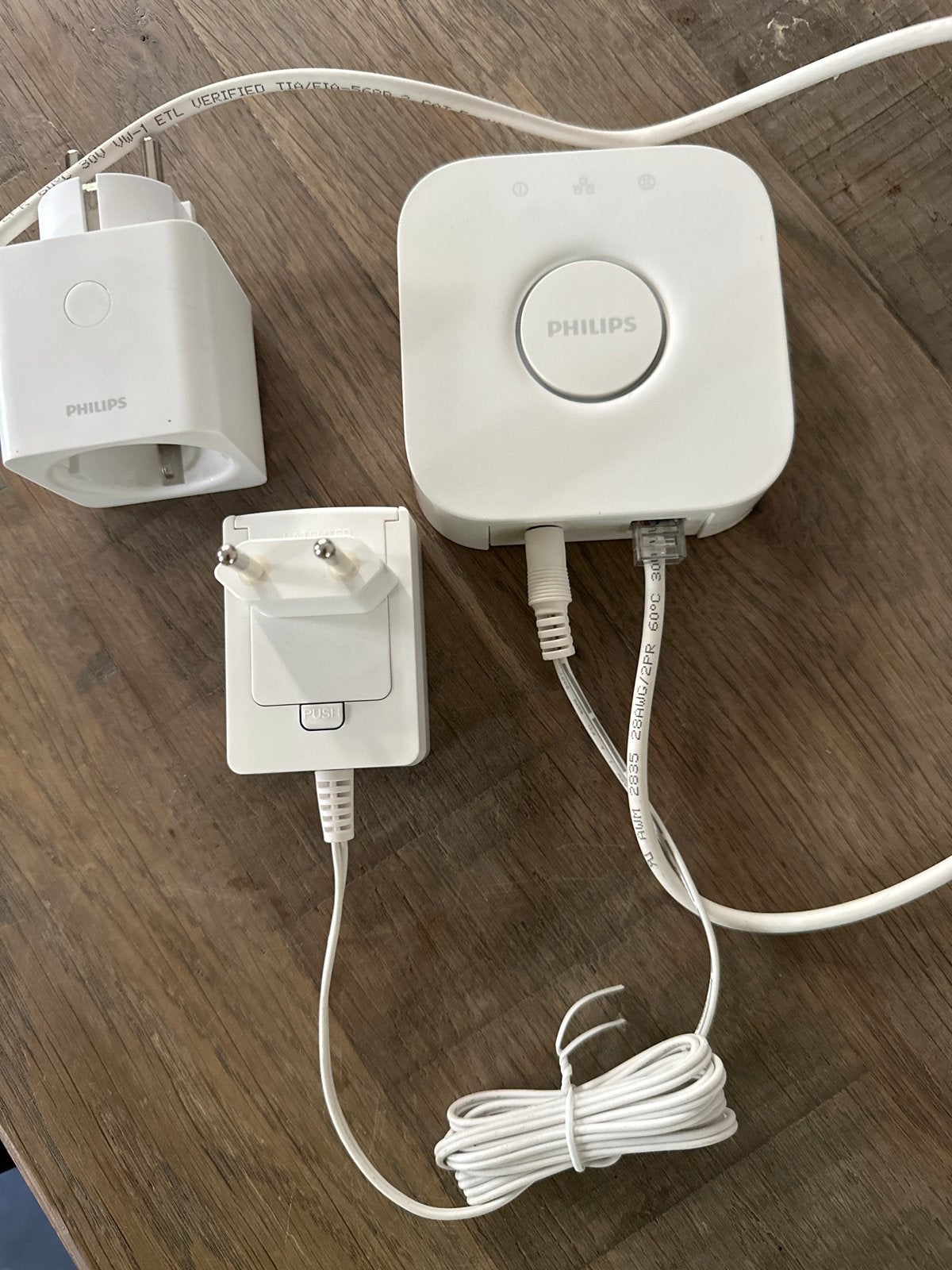 Philips Hue Bridge V2 met Smart Plug, Smart home compatibel, Ophalen of Verzenden, Zo goed als nieuw, Philips Hue
