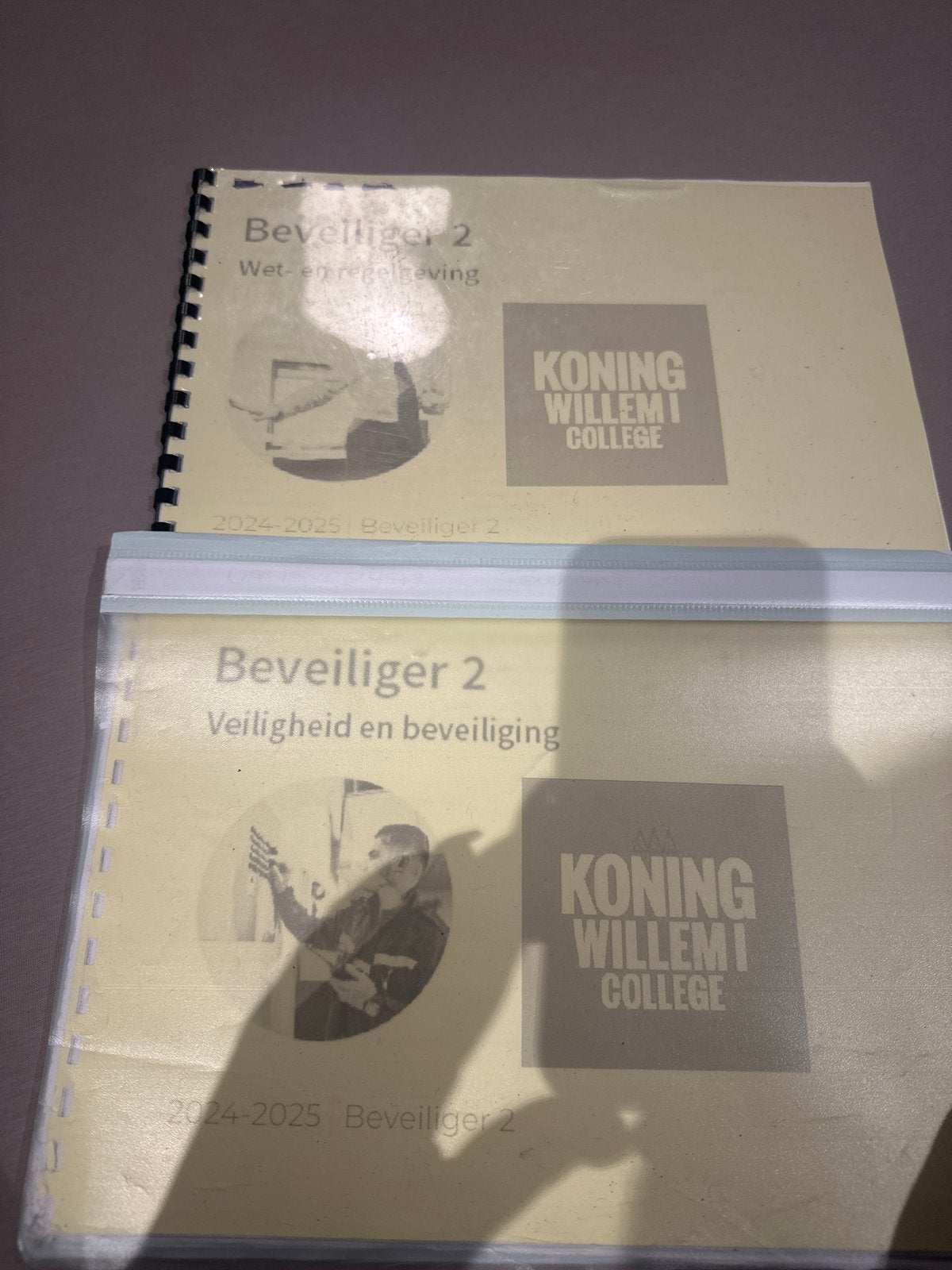 Samenvattingen Beveiliger 2 (Wet- en regelgeving, Veiligheid, Ophalen of Verzenden, Gelezen, MBO