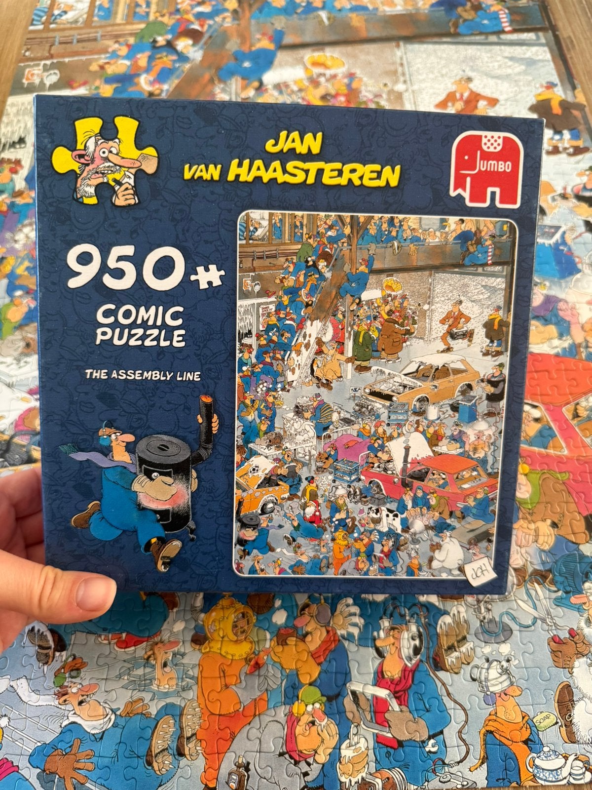 Jan van Haasteren - The Assembly Line 950 stukjes - Compleet, Ophalen of Verzenden, 500 t/m 1500 stukjes, Zo goed als nieuw