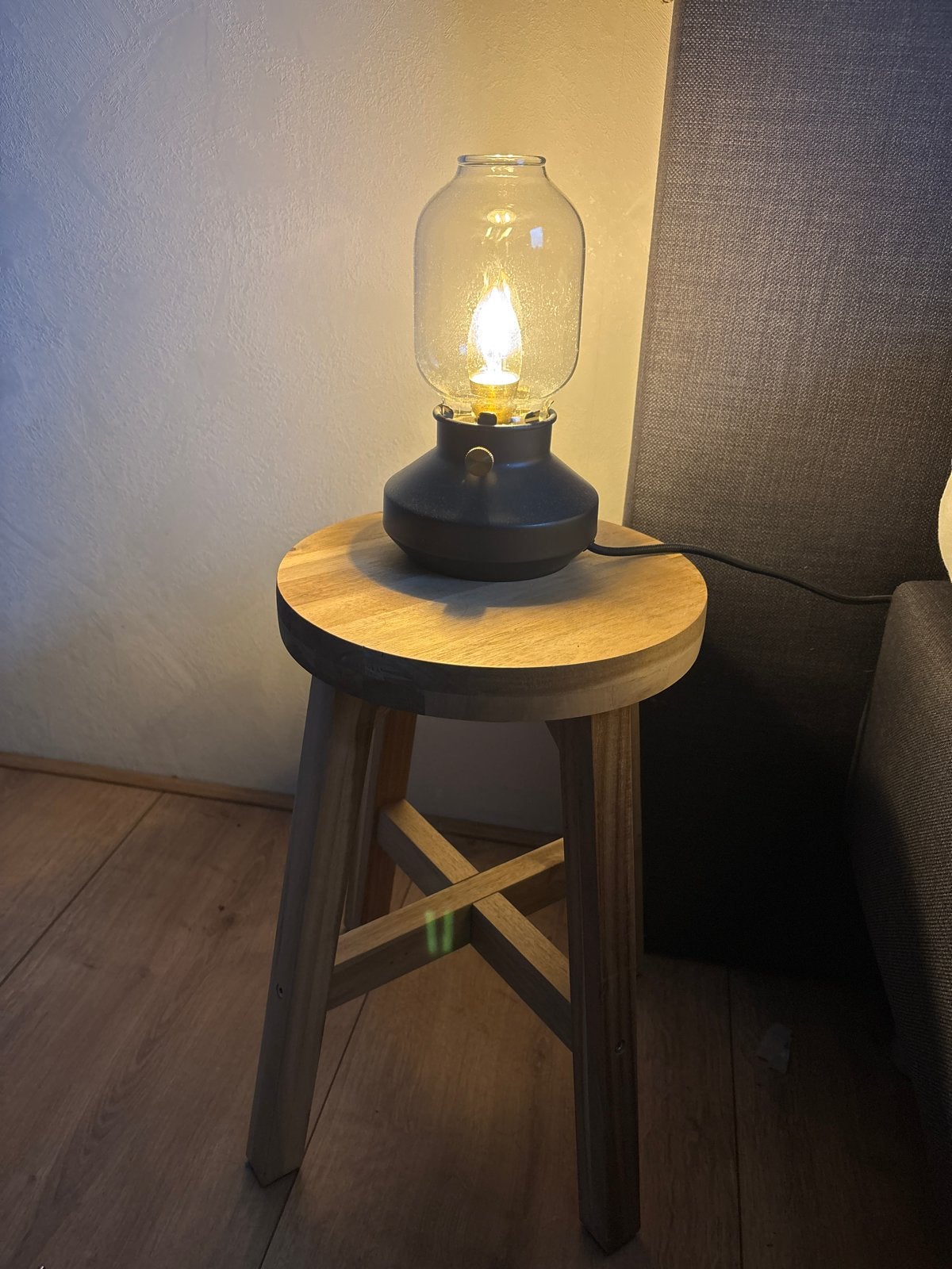 2x Moderne tafellamp en 2 krukjes (gebruikt als nachtkastje), Ophalen, Zwart, Zo goed als nieuw, Glas