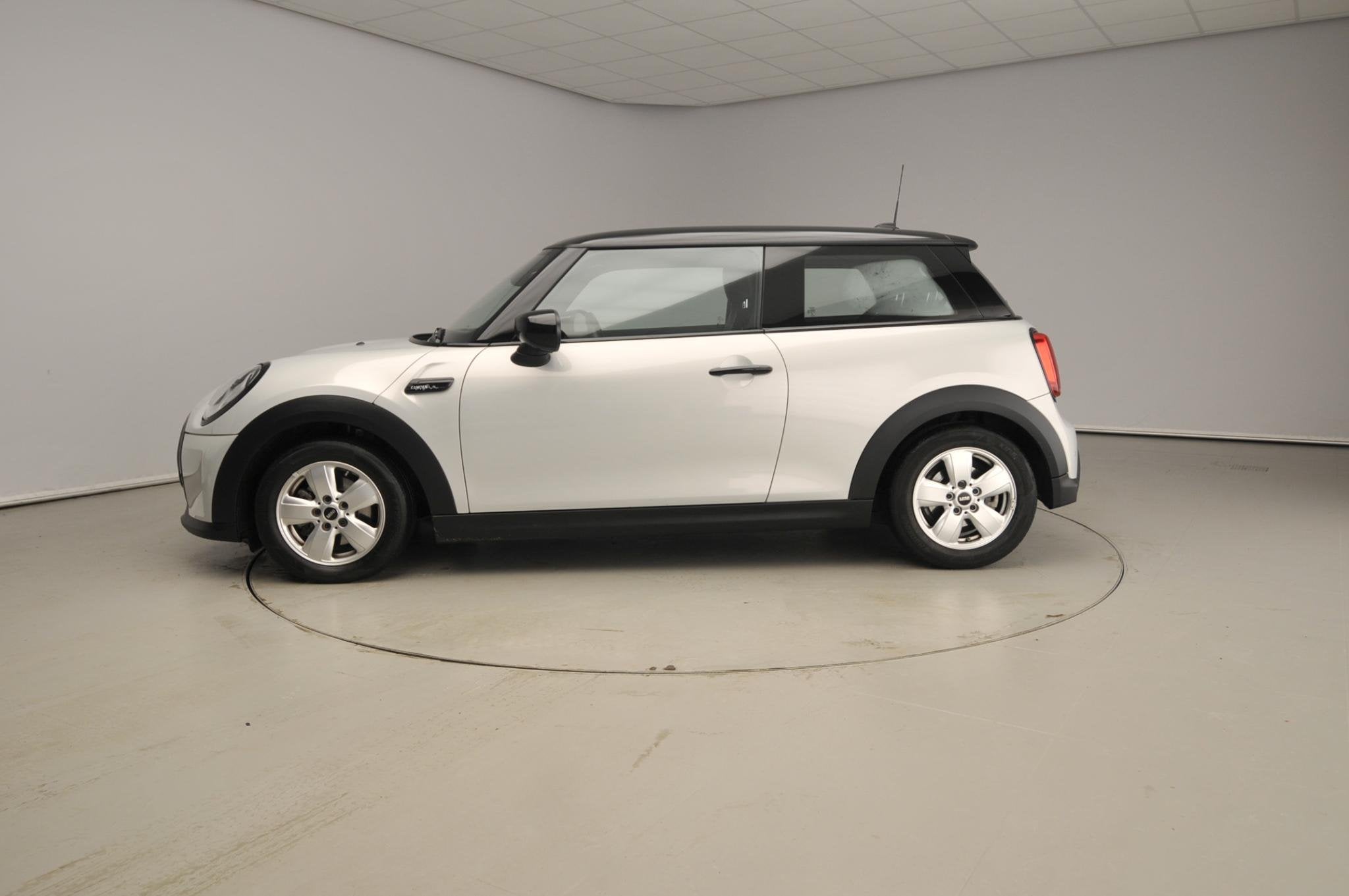 MINI 3-deurs Cooper Camden Go Edition / Automaat / Leder / S, Auto's, Mini, 12 maanden, Gebruikt, 4 stoelen, Bedrijf