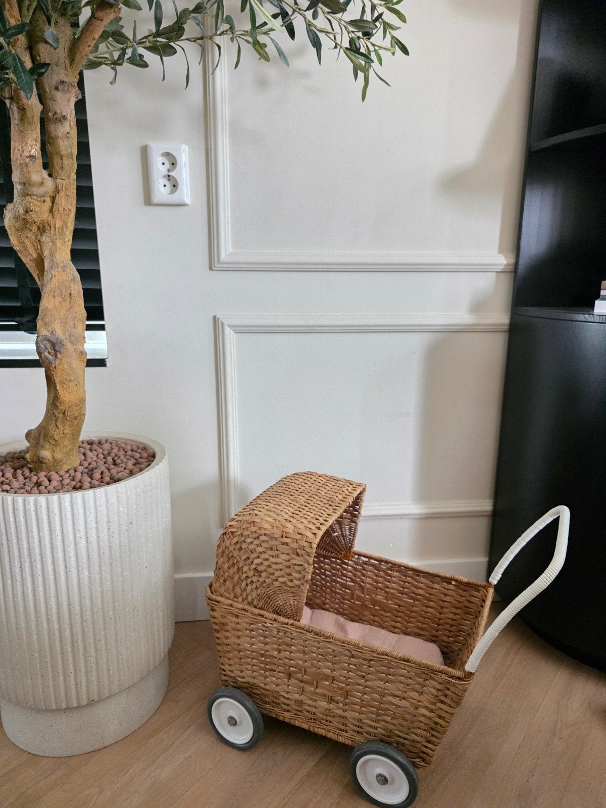 Olli Ella rotan poppenwagen, Ophalen, Babypop