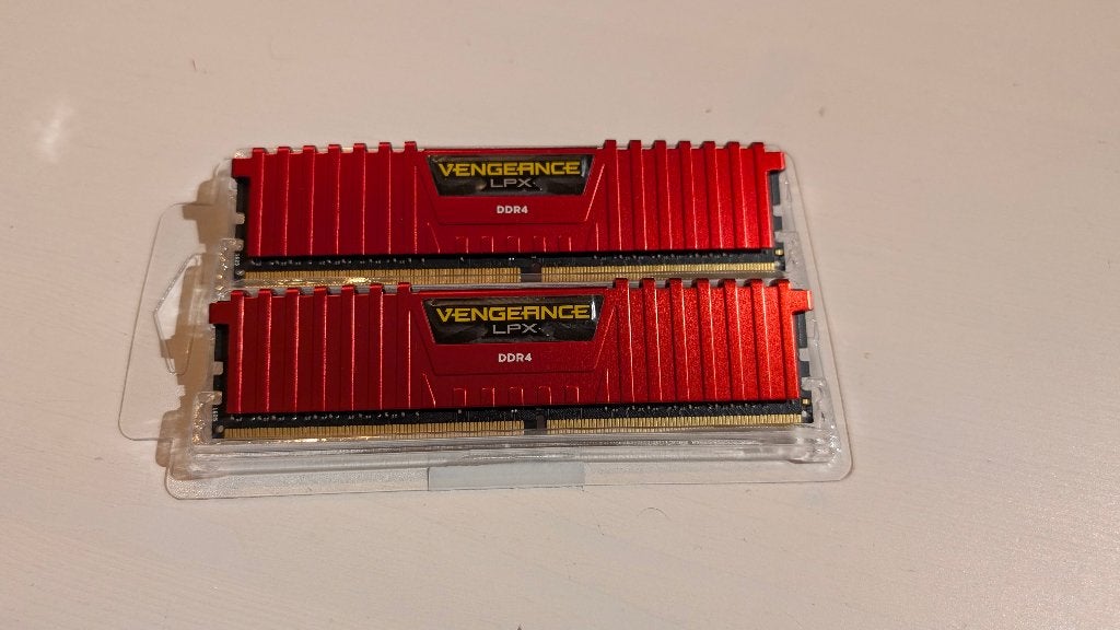 Corsair Vengeance LPX Red 16GB (2x8) DDR4-2400 CL14 kit, Ophalen, DDR4, Zo goed als nieuw, Desktop