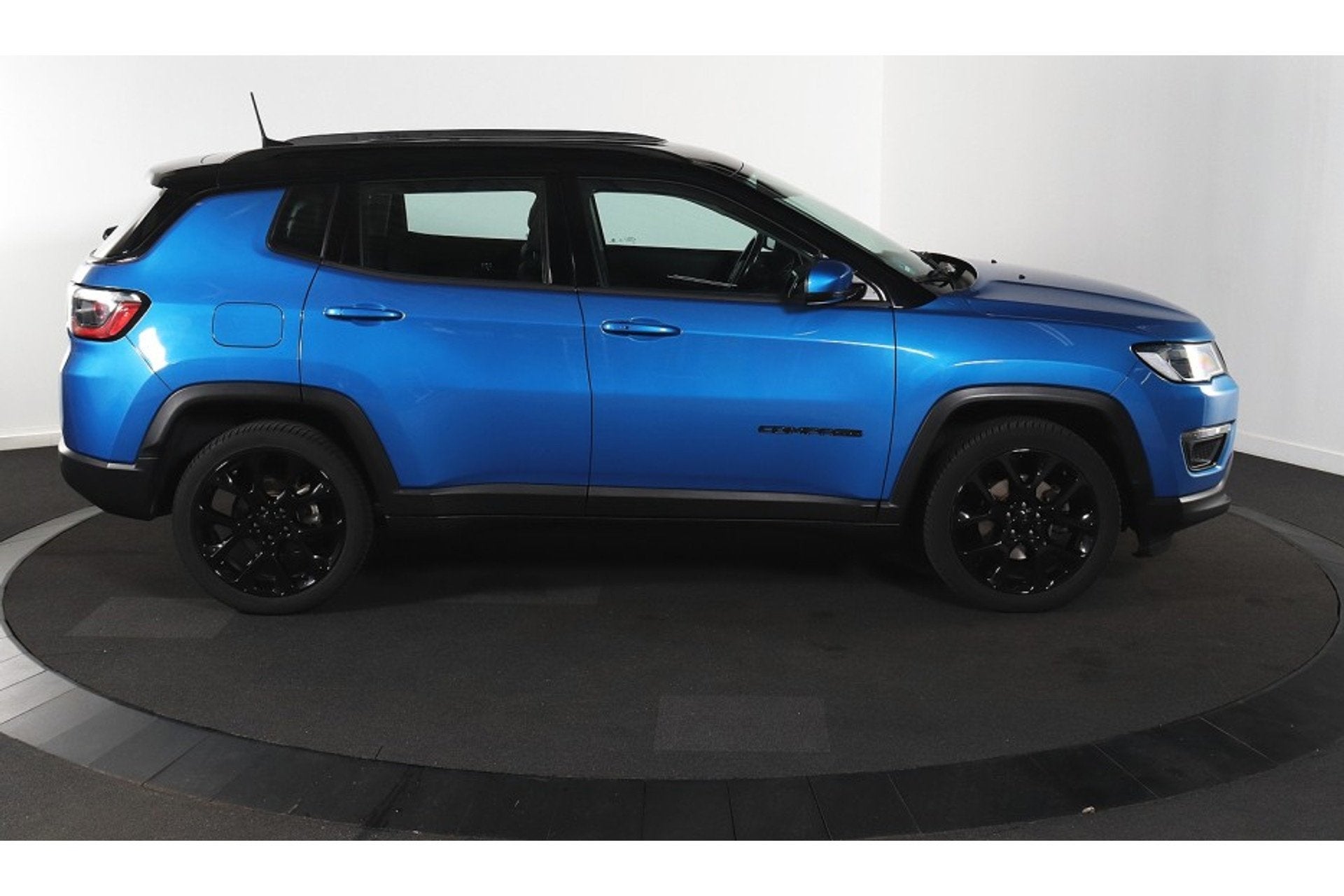 Jeep Compass 1.3T Night Eagle - Automaat - Navi - Climate -, Auto's, Dealer onderhouden, 4 cilinders, 150 pk, Blauw