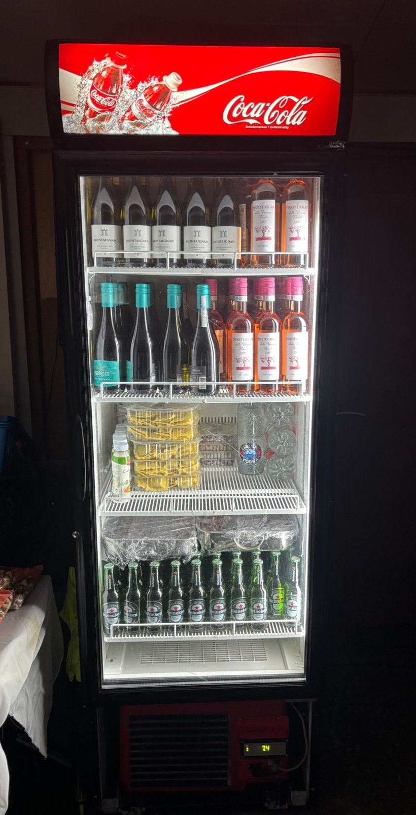 Coca-Cola Koelkast met Glazen Deur - Perfect voor Drankjes, Witgoed en Apparatuur, Ophalen, 200 liter of meer, 60 cm of meer, 160 cm of meer