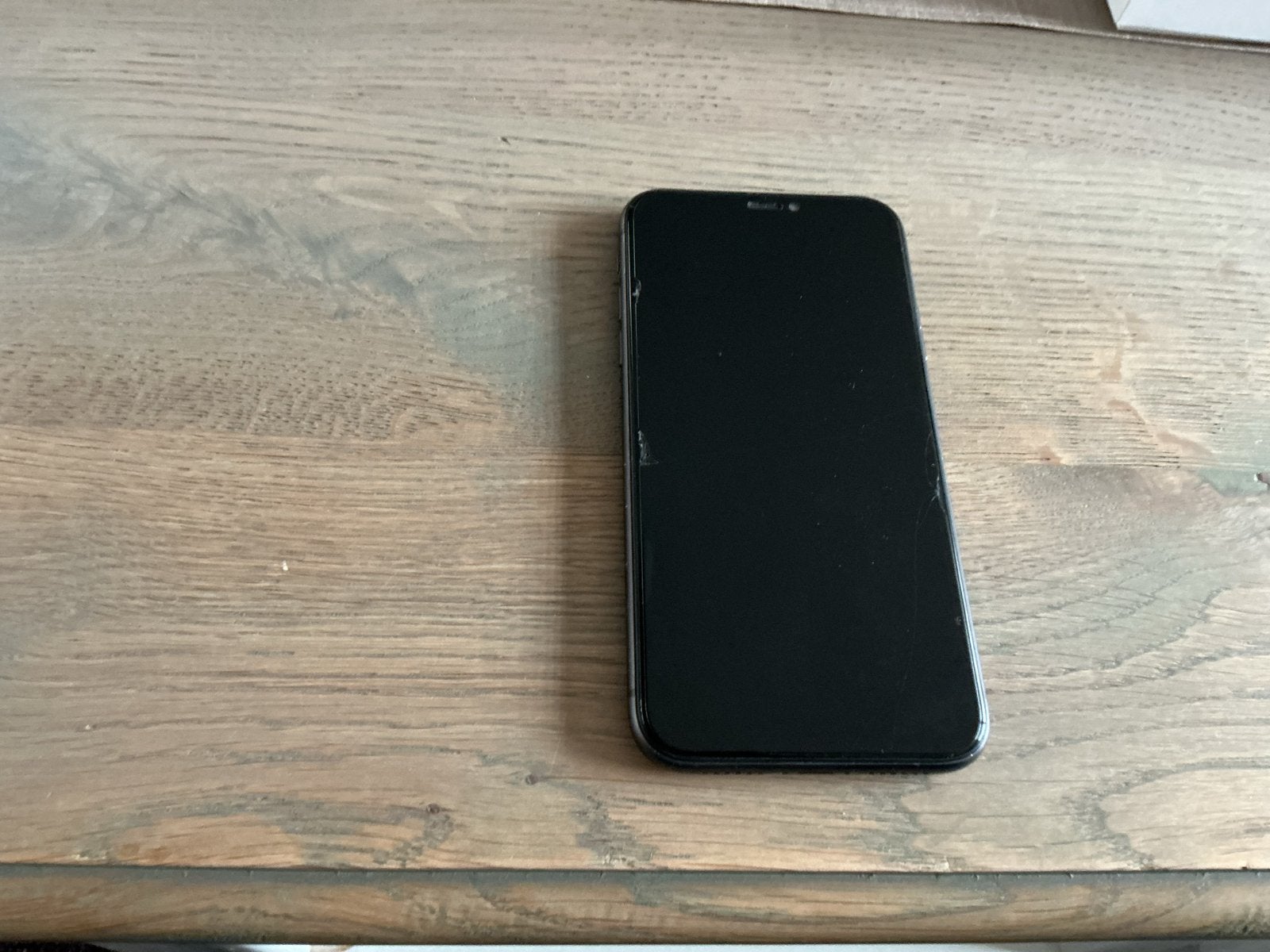 iPhone 11 met glasprotector en hoesje, 2 beschadigde plekken, Gebruikt, Zonder simlock, Zonder abonnement, IPhone 11