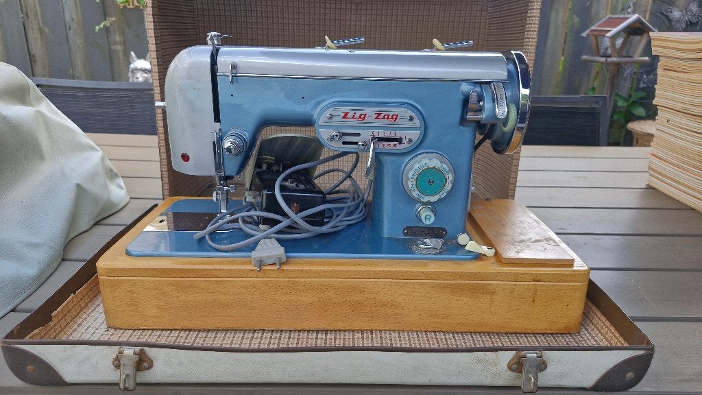 Vintage ZIG ZAG Naaimachine uit de jaren 50, Antiek en Kunst, Antiek | Naaimachines, Ophalen