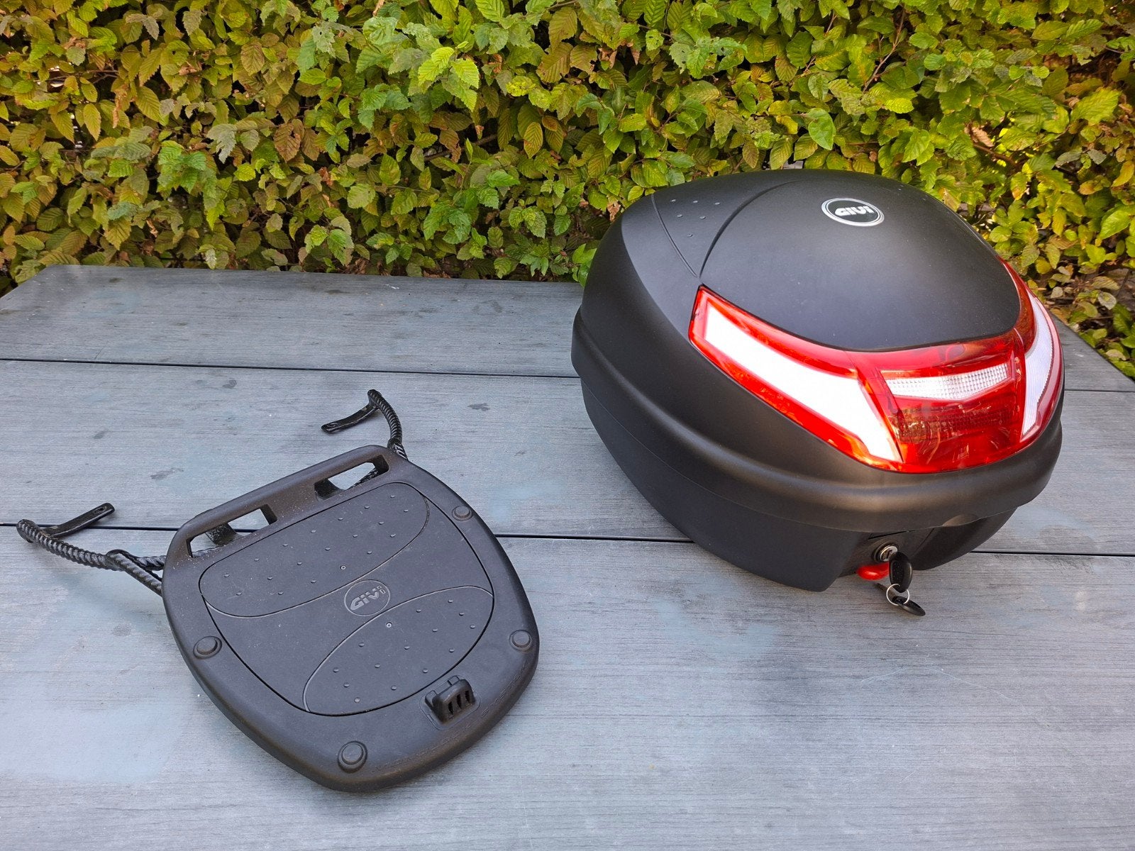 GIVI Monolock Topkoffer voor piaggo zipp met Montageplaat -, Ophalen of Verzenden, Zo goed als nieuw