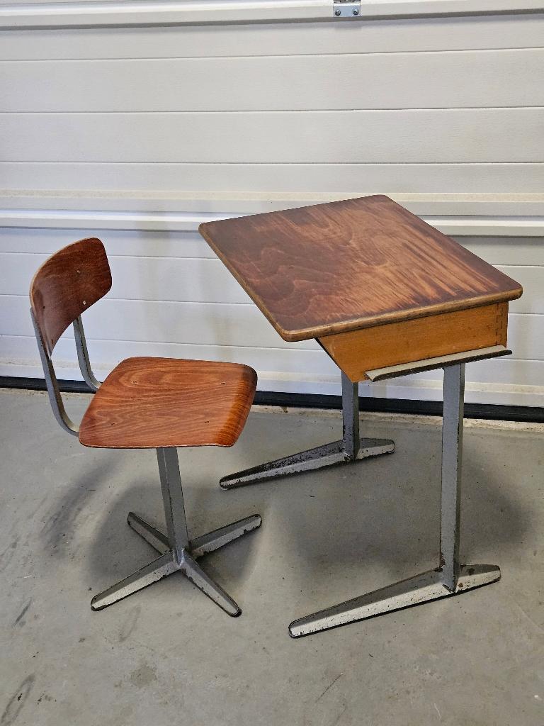 Schoolbank (stoel en bureau), Ophalen, Gebruikt