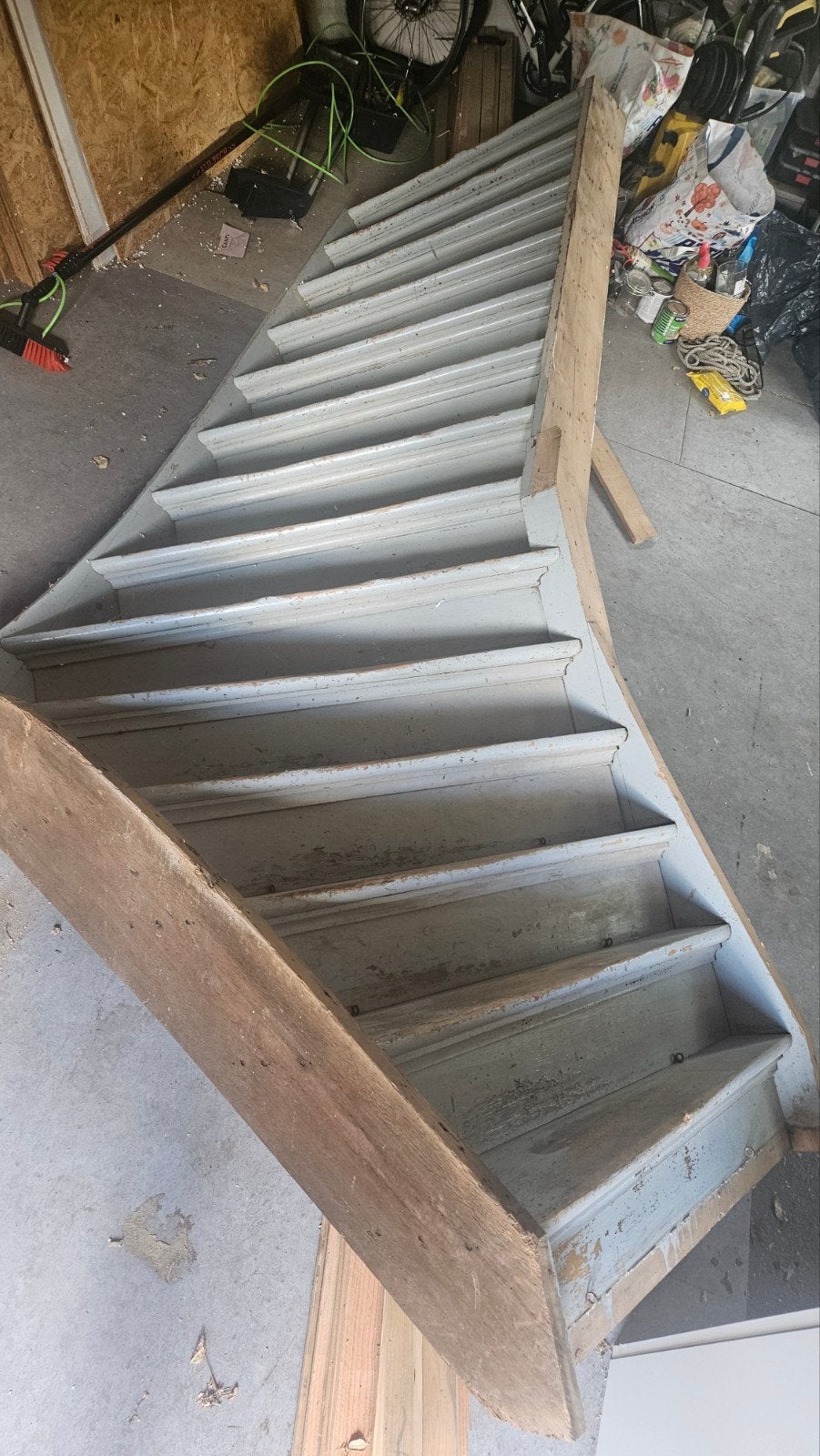 Klassieke houten trap met traplopers, 930mm breed, Doe-het-zelf en Verbouw, Ophalen, Gebruikt, Trap, 2 tot 4 meter