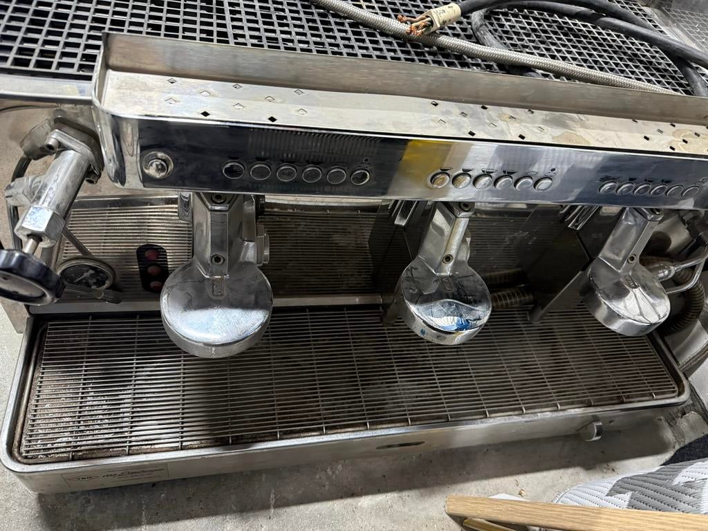 VBM 3-Groeps Espressomachine - Horeca Kwaliteit - Goed Onder, Zakelijke goederen, Horeca | Keukenapparatuur, Ophalen, Gebruikt