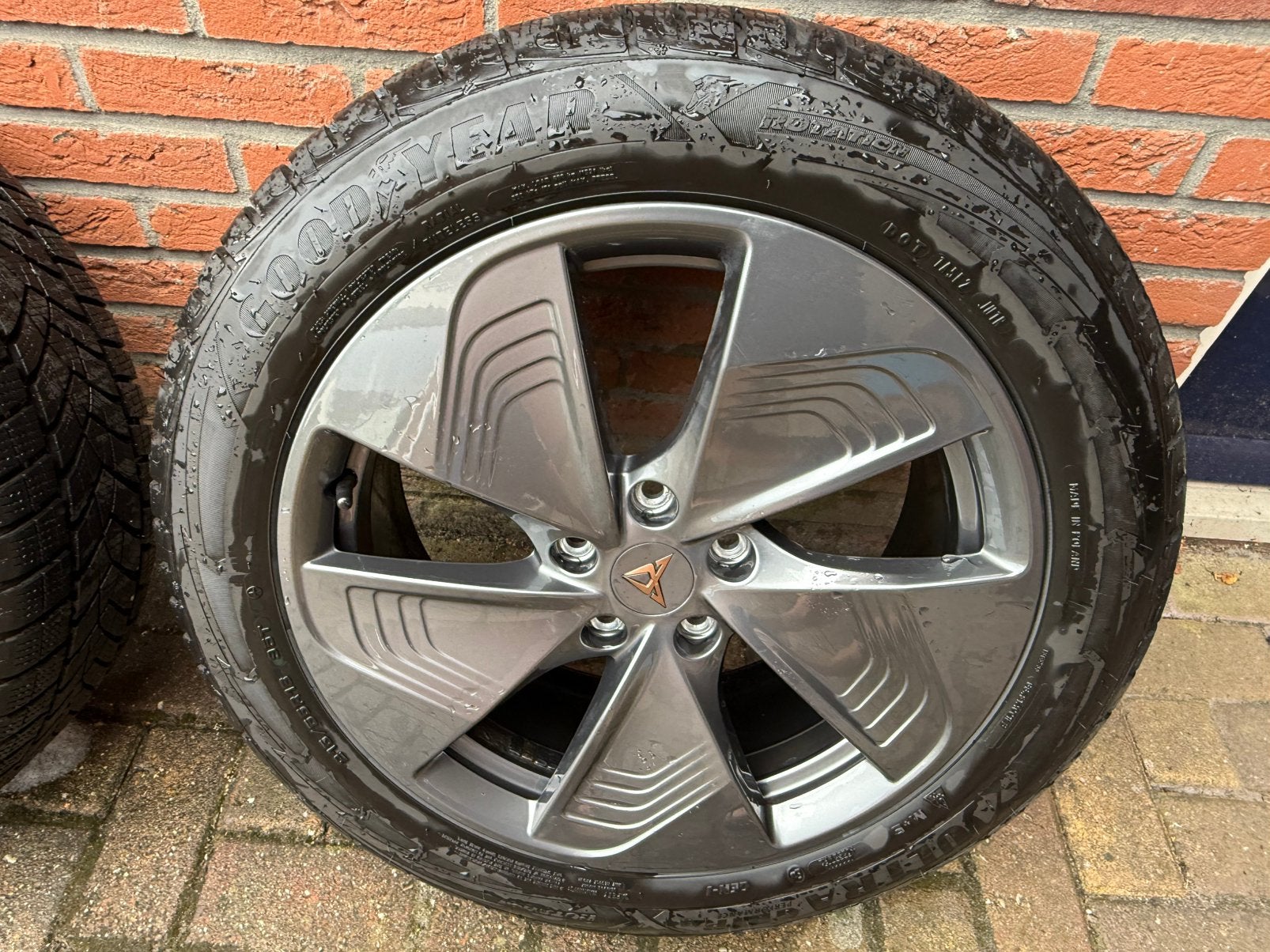 Winterbanden Cupra Born 18” Cyclone / Goodyear nieuwstaat, Ophalen, 18 inch, Banden en Velgen, Winterbanden