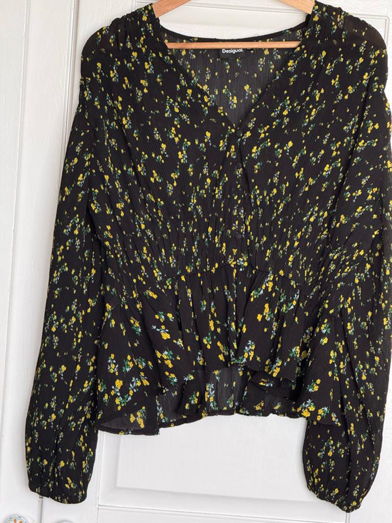 Desigual blouse zwart met geel bloemenpatroon, maat 42/44, Ophalen of Verzenden, Zo goed als nieuw, Maat 42/44 (L), Zwart