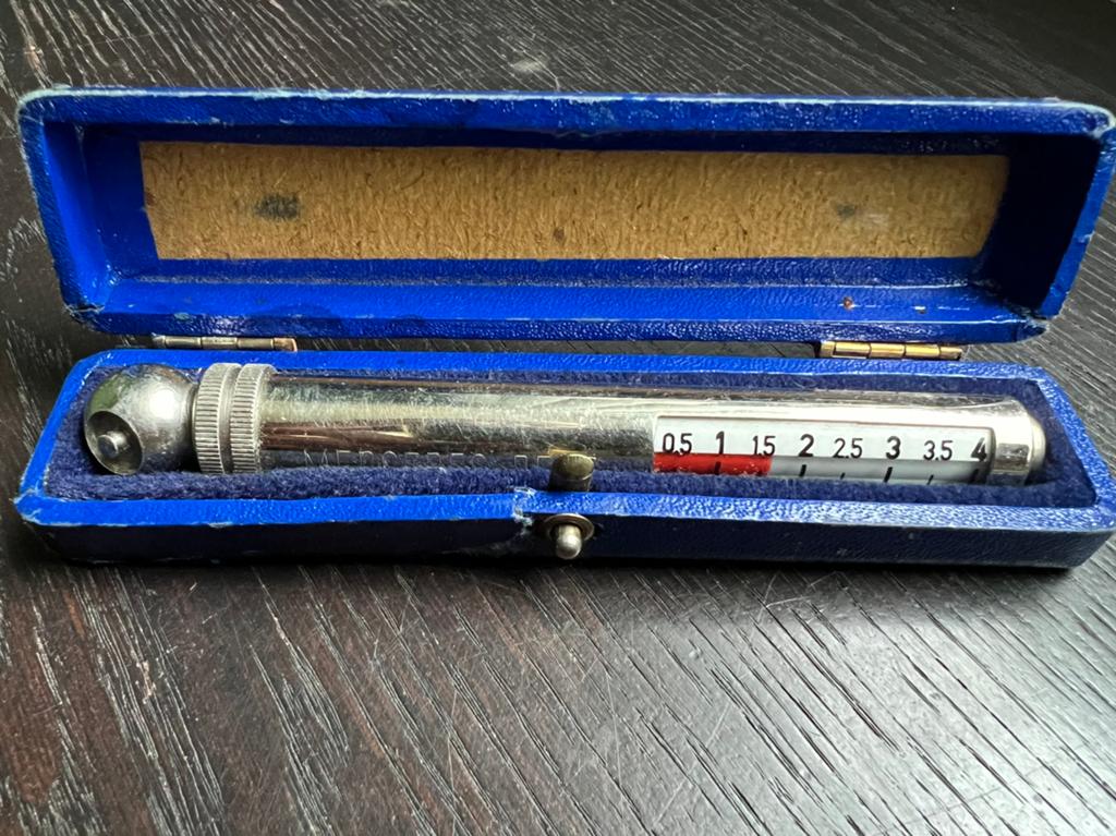 Jaren ‘50 bandenspanningsmeter van Mercedes, Ophalen of Verzenden, Gebruikt