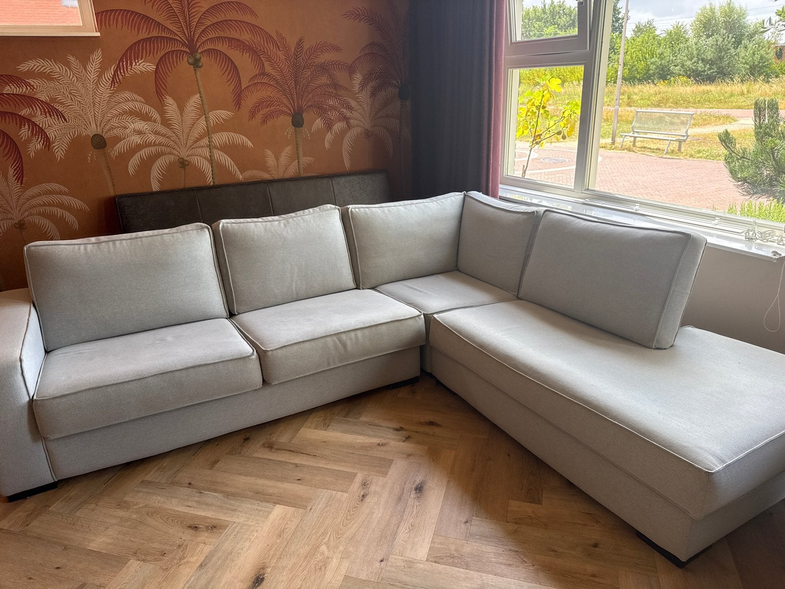 Lichtgrijze hoekbank met chaise longue - Zeer goede staat!, Huis en Inrichting, Banken | Bankstellen, Ophalen, 250 tot 300 cm