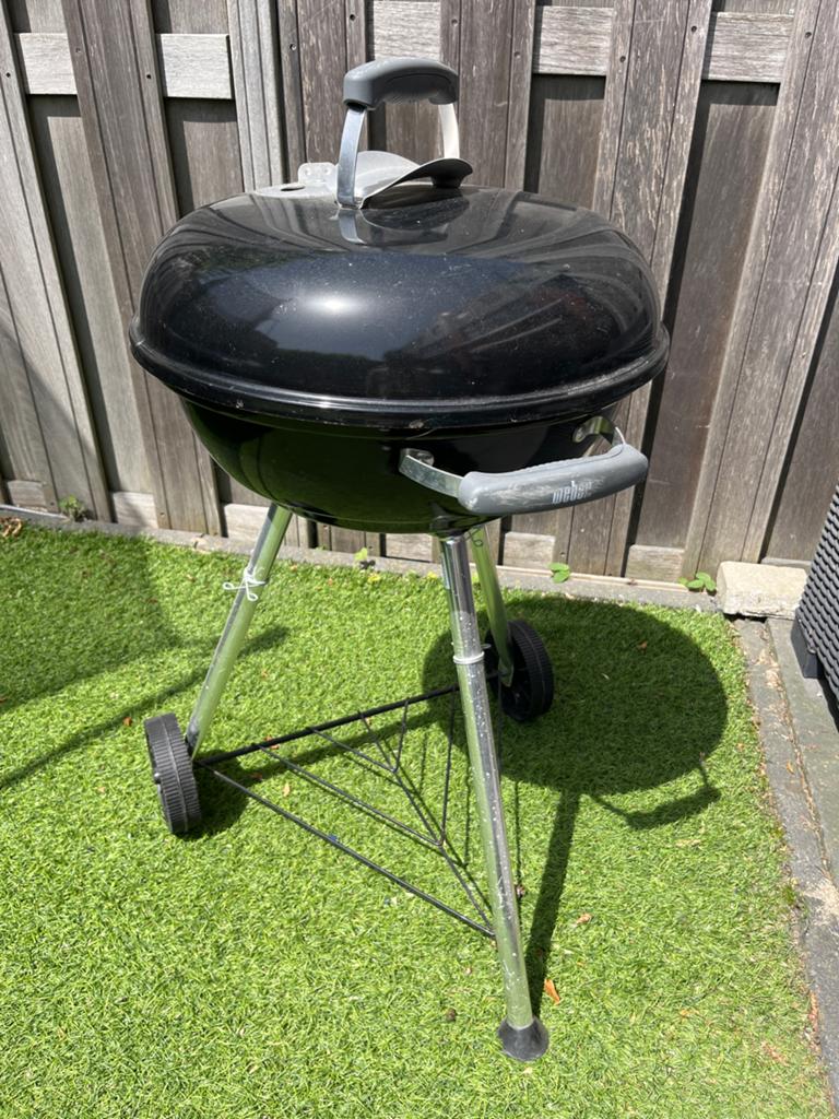Weber Compact Kettle Houtskoolbarbecue - Zwart, Tuin en Terras, Barbecue-accessoires, Ophalen of Verzenden, Gebruikt
