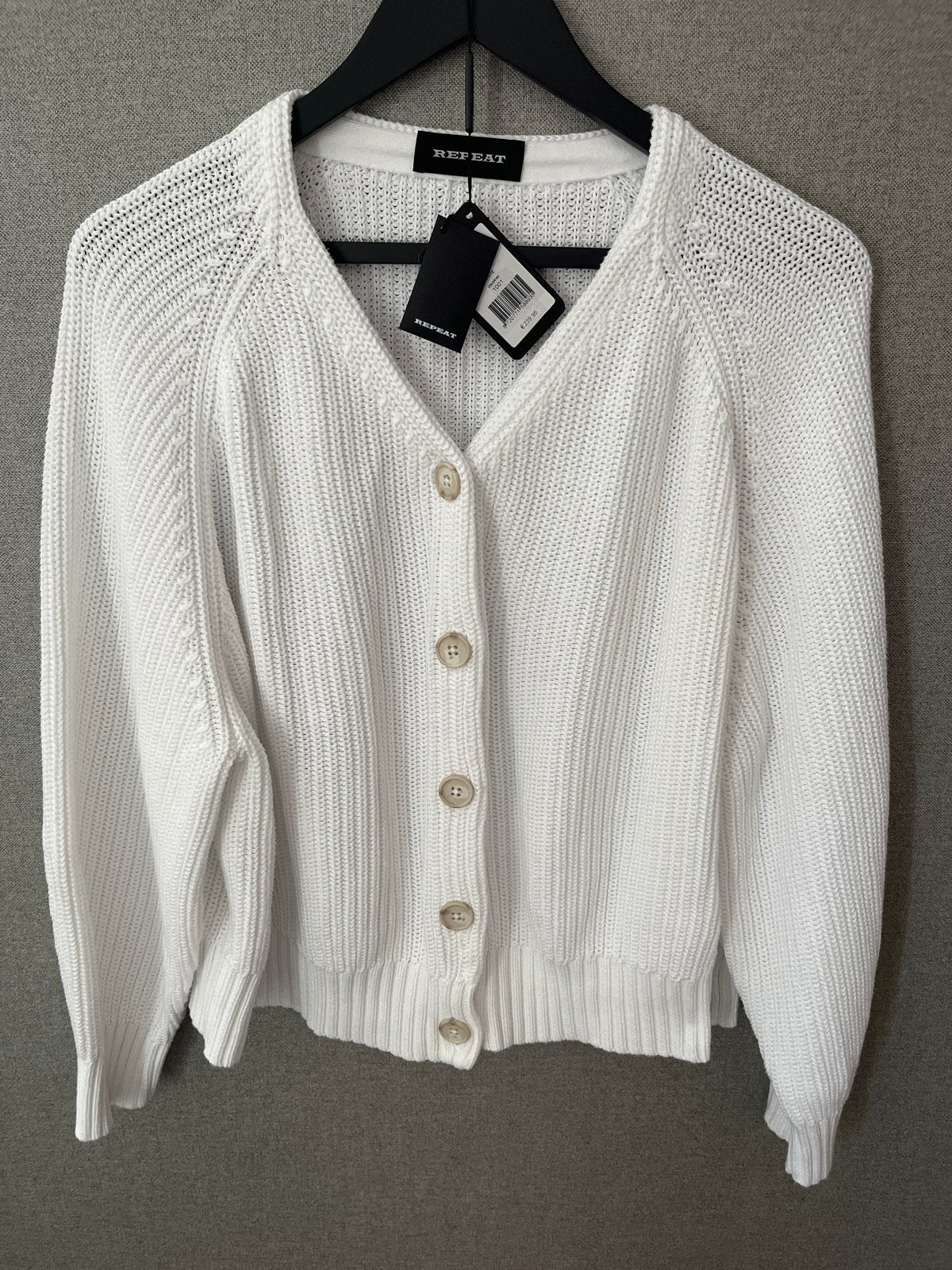 Nieuw REPEAT wit gebreid vest met knopen, maat M, Ophalen of Verzenden, Nieuw, Maat 42/44 (L), Wit
