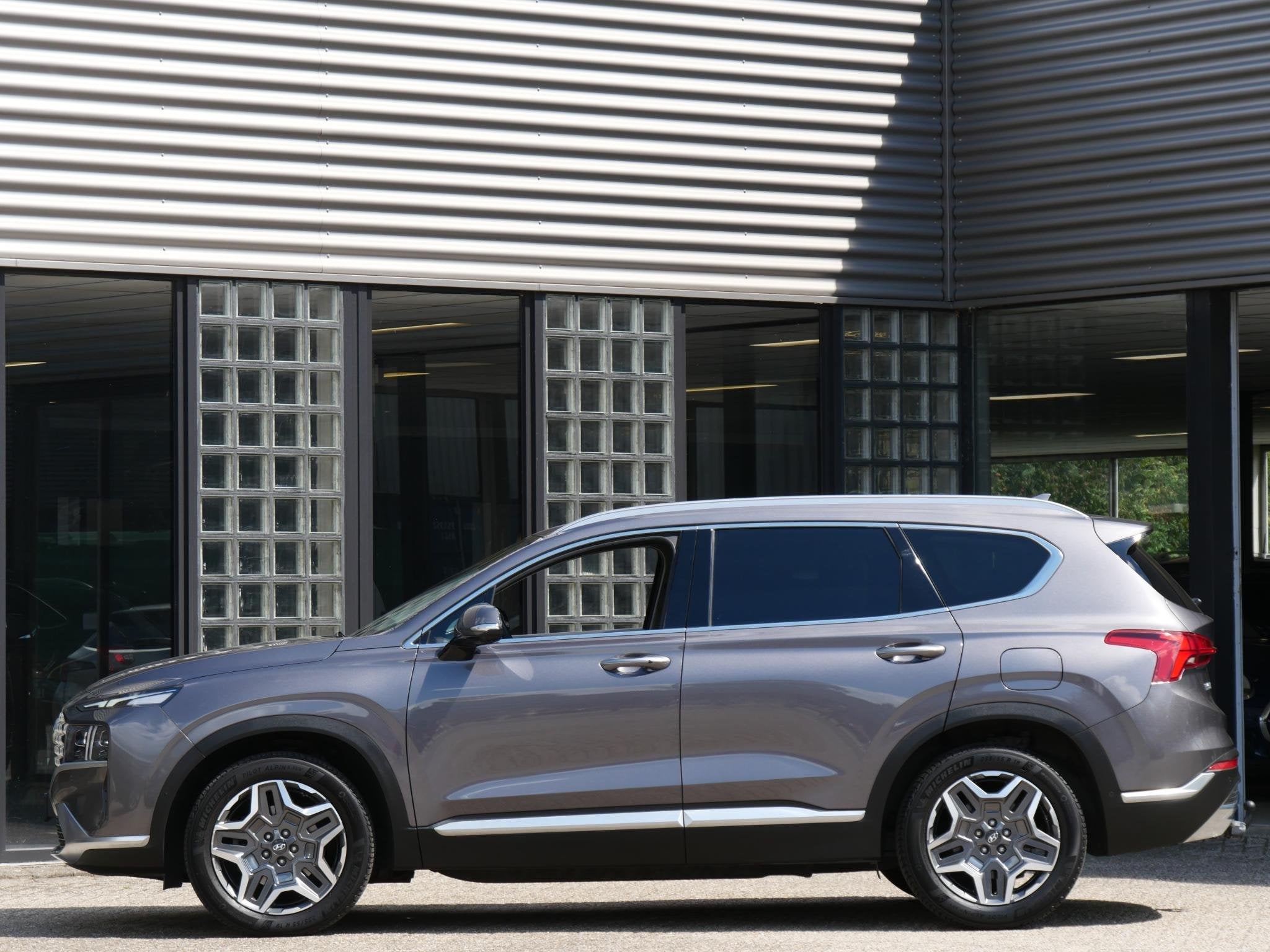 Hyundai Santa Fe HEV PREMIUM/ 7-PERSOONS/ TREKHAAK/ 360 CA, Auto's, Gebruikt, 4 cilinders, Bedrijf, Hybride Elektrisch/Benzine