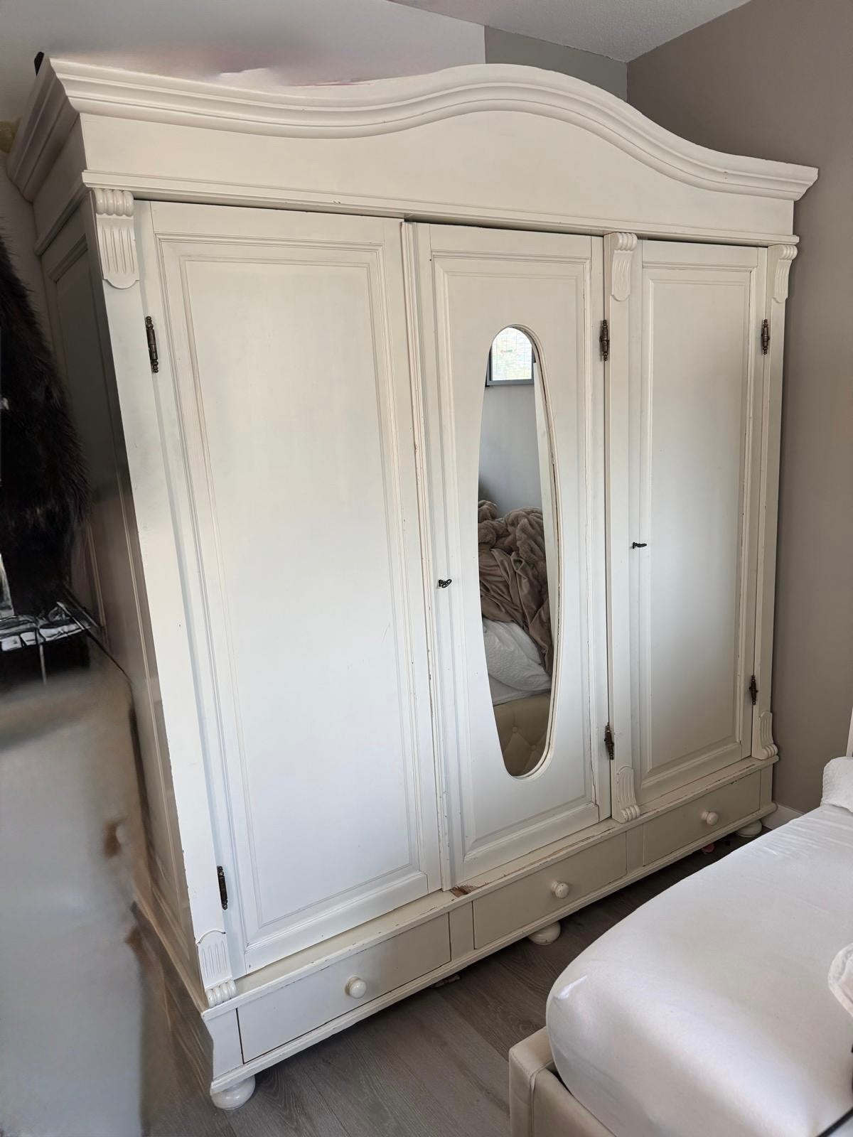 Landhuisstijl kledingkast met 3 deuren en spiegel., Huis en Inrichting, Kasten | Kledingkasten, Gebruikt, Landelijk brocante, 200 cm of meer
