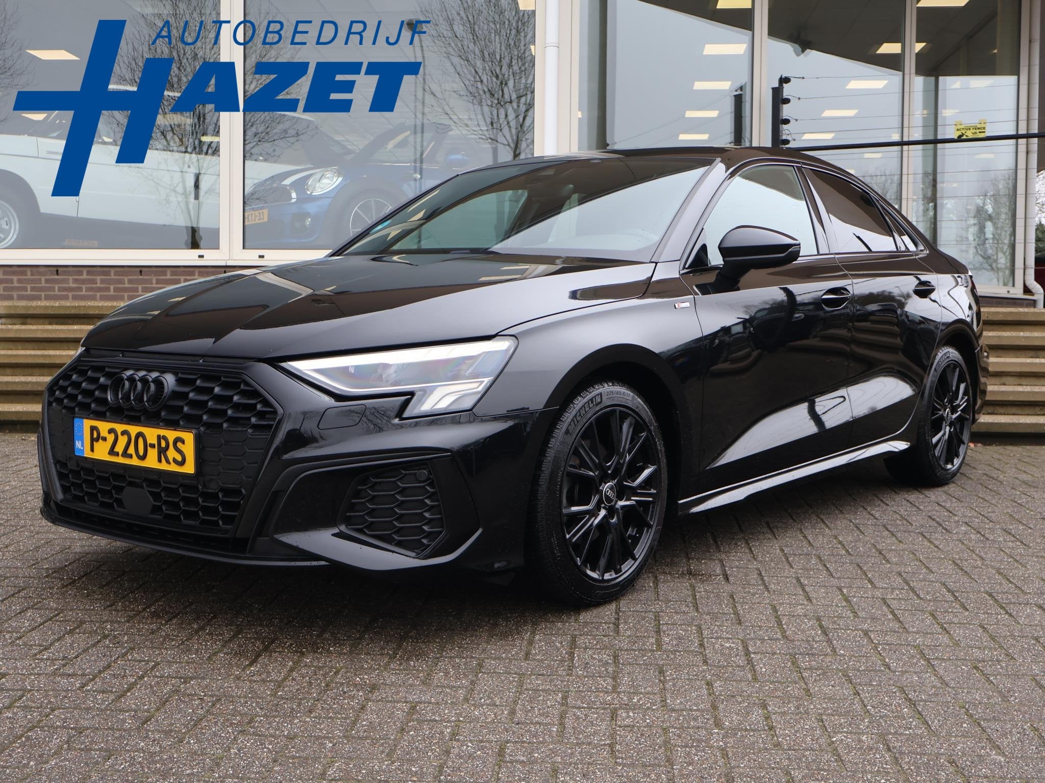 Audi A3 Limousine 35 TFSI 150 PK S-LINE EDITION + VIRTUAL CO, 4 cilinders, 150 pk, Leder en Stof, Zwart