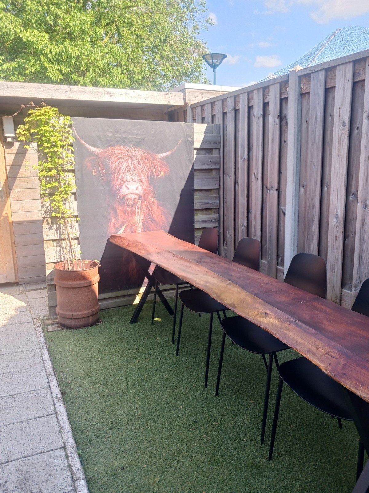 Robuuste houten tafel met metalen onderstel, Huis en Inrichting, Tafels | Eettafels, Overige houtsoorten, Industrieel, robuust, modern