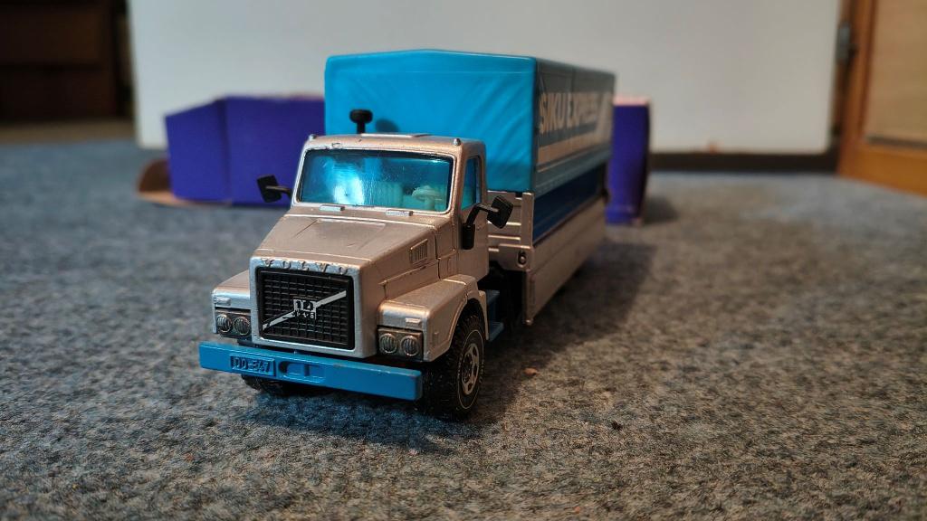 Siku 2517 Volvo Vrachtwagen met huif, Hobby en Vrije tijd, Modelauto's | 1:50, Zo goed als nieuw, Bus of Vrachtwagen, SIKU, Ophalen of Verzenden