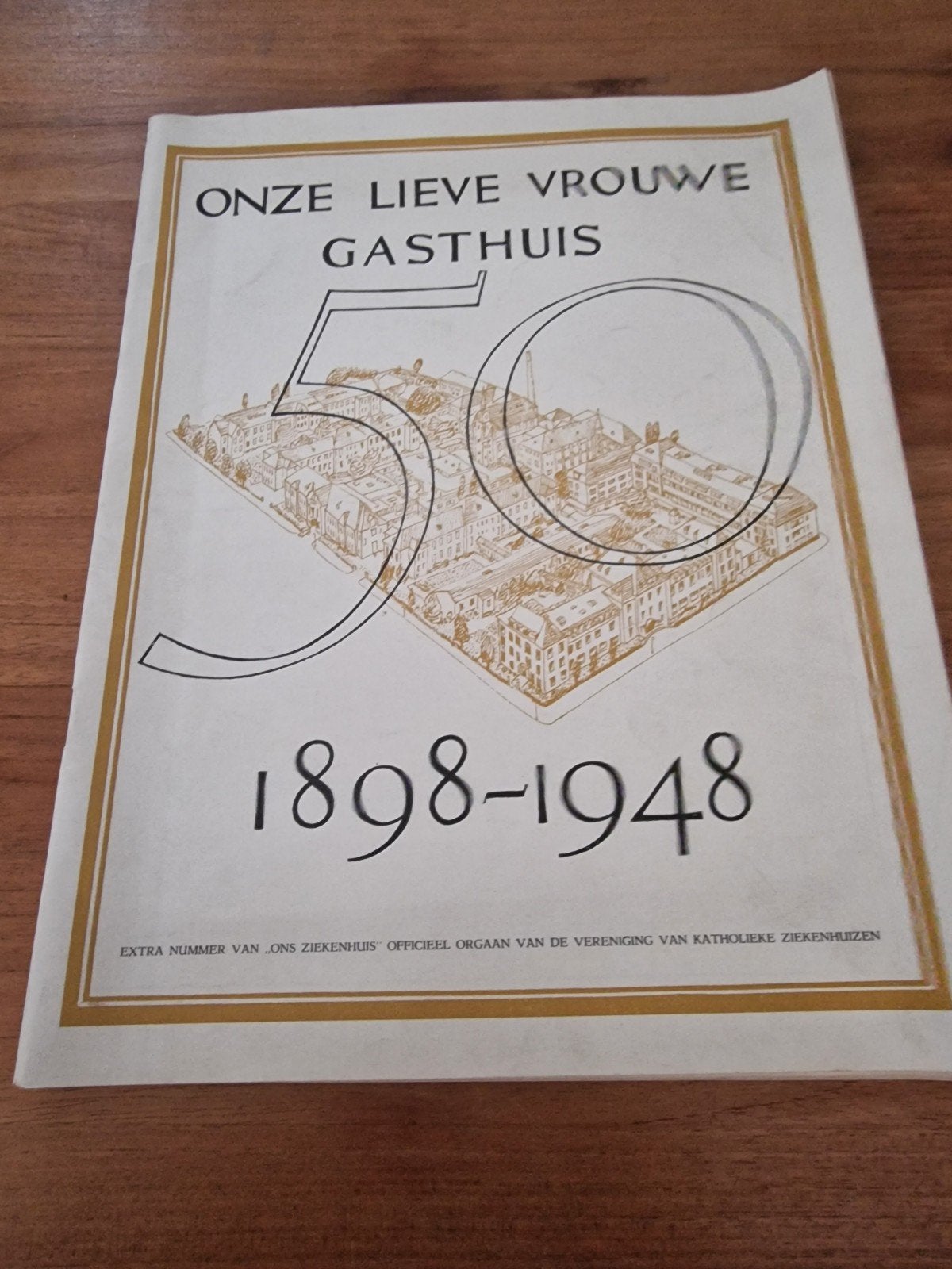 Onze Lieve Vrouwe Gasthuis 50 jaar 1898-1948, Ophalen of Verzenden, Gelezen, Overige typen