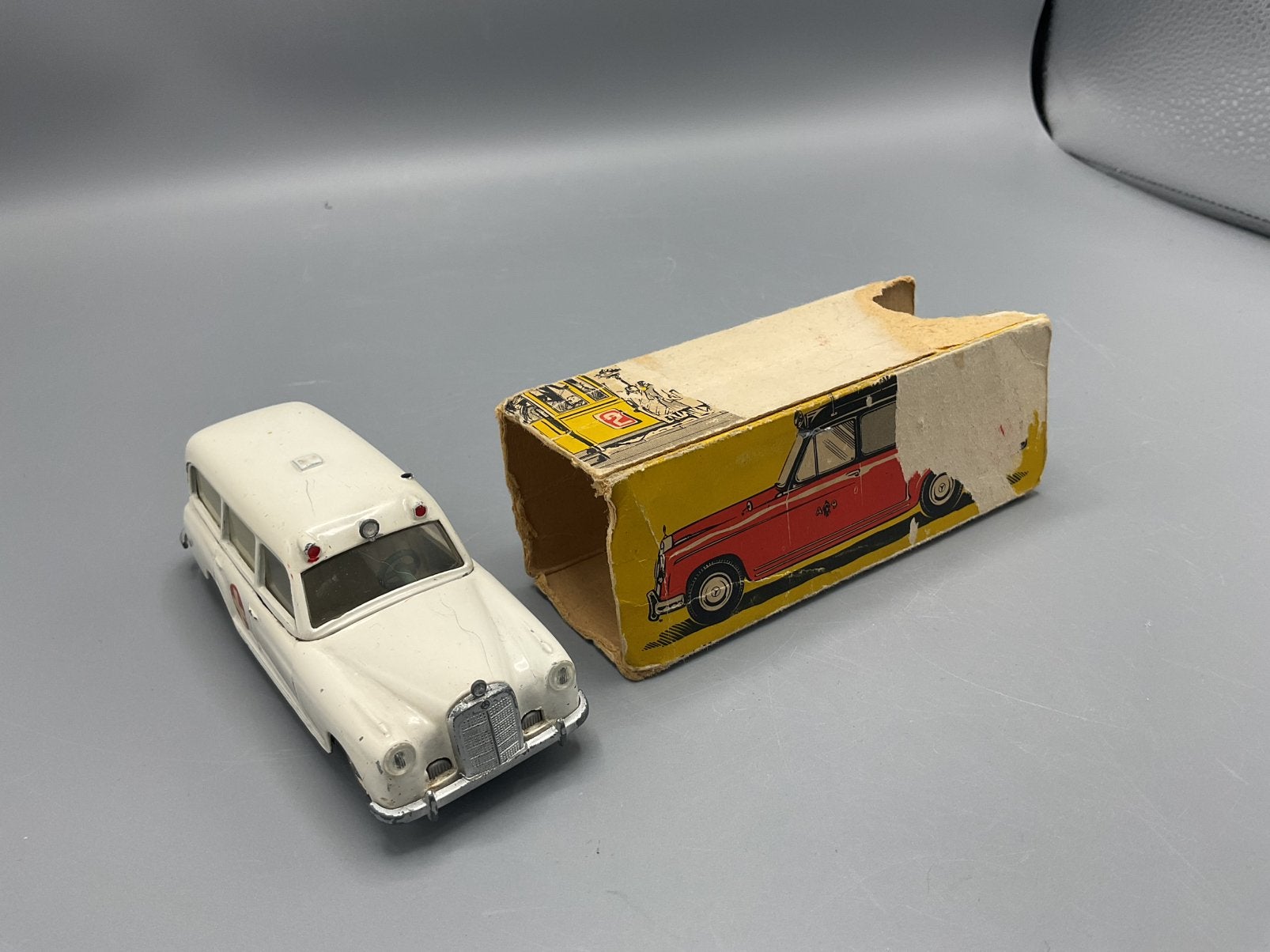 Mercedes Benz 220S Ambulance, Ophalen, Gebruikt, Overige typen, Overige merken