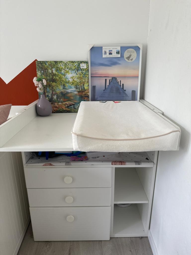 Witte commode met 3 lades en opbergvakken, Huis en Inrichting, Tafels | Kaptafels, Ophalen of Verzenden, Zo goed als nieuw