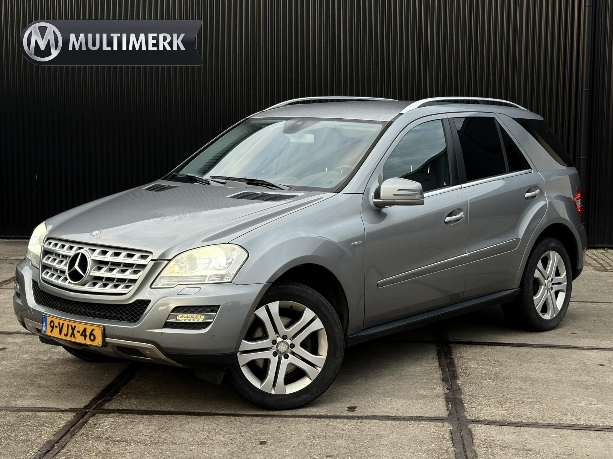 Mercedes-Benz M-klasse ML 300 V6 205 PK AUT | 3500KG TREKHAA, Auto's, Mercedes-Benz, Euro 5, 2240 kg, Gebruikt, Leder en Stof