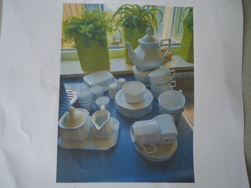 D.E. SERVIES- WIT MET BLAUWE BLOEMETJES--NIEUW STAAT, Ophalen of Verzenden, Zo goed als nieuw, Overige stijlen, Aardewerk