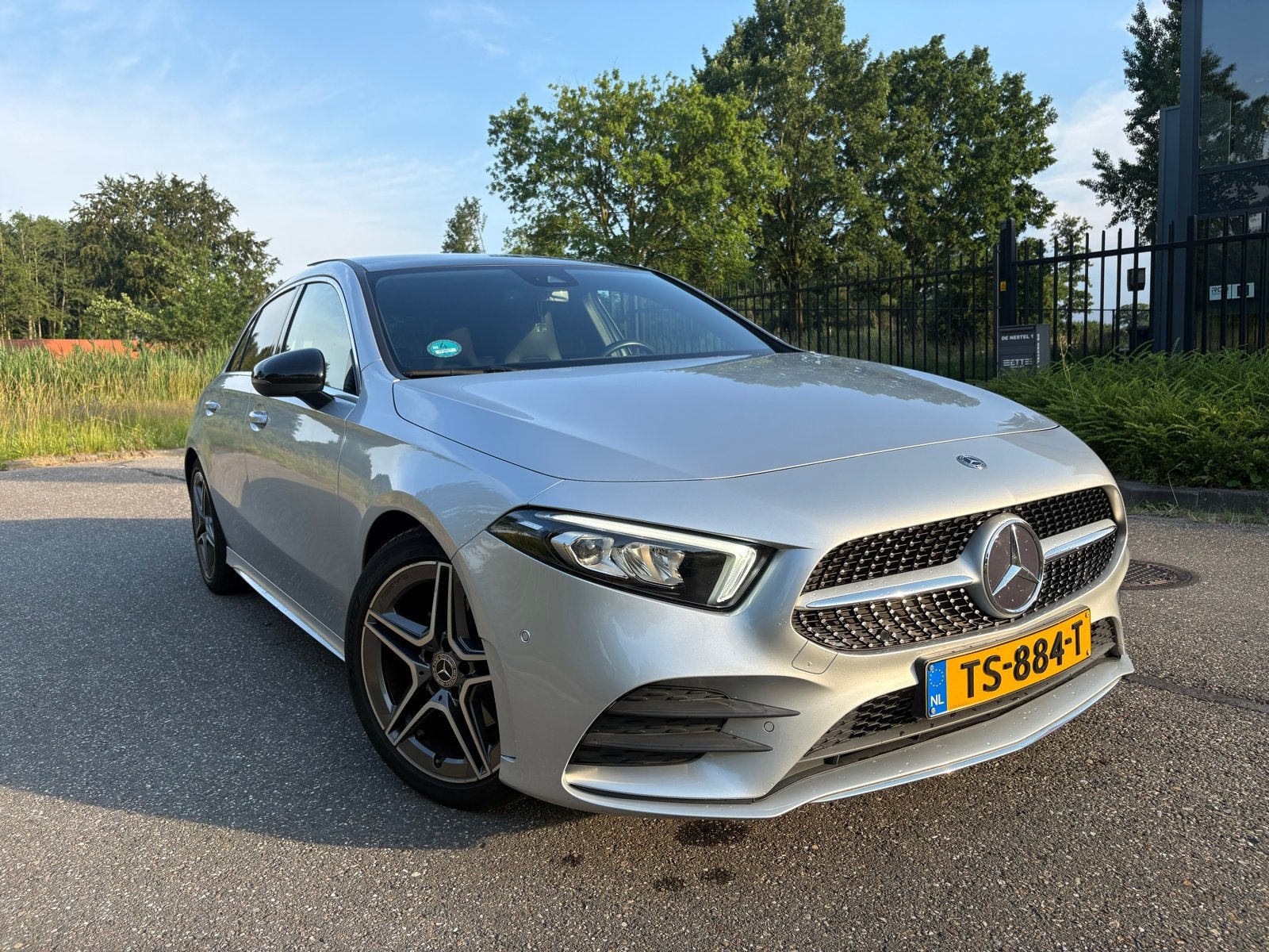 Mercedes-Benz A-Klasse A 200 AMG Pano vaste prijs!, Auto's, 4 cilinders, 163 pk, Origineel Nederlands, 75 €/maand
