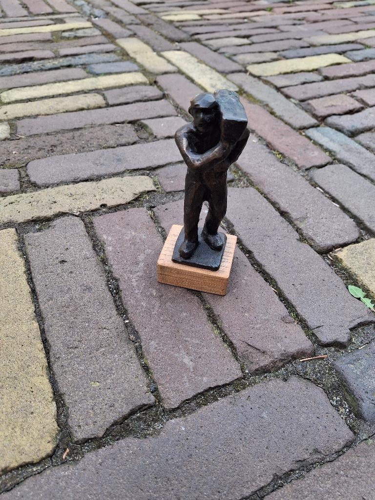 Bonzen beeldje Opperman Antoinette Ruiter,, Antiek en Kunst, Minder dan 20 cm, Ophalen of Verzenden, Brons, Handgemaakt
