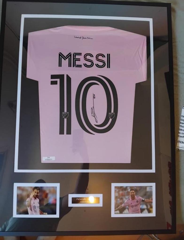 Ingelijst gesigneerd Lionel Messi shirt met certificaat, Ophalen of Verzenden, Zo goed als nieuw, Buitenlandse clubs, Shirt