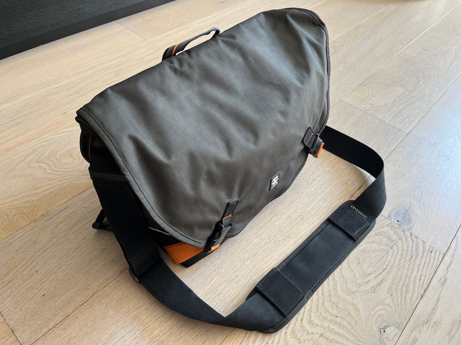 Crumpler Schoudertas - Ideaal voor Camera en Laptop, Ophalen, Gevoerd, Zo goed als nieuw, Schoudertas