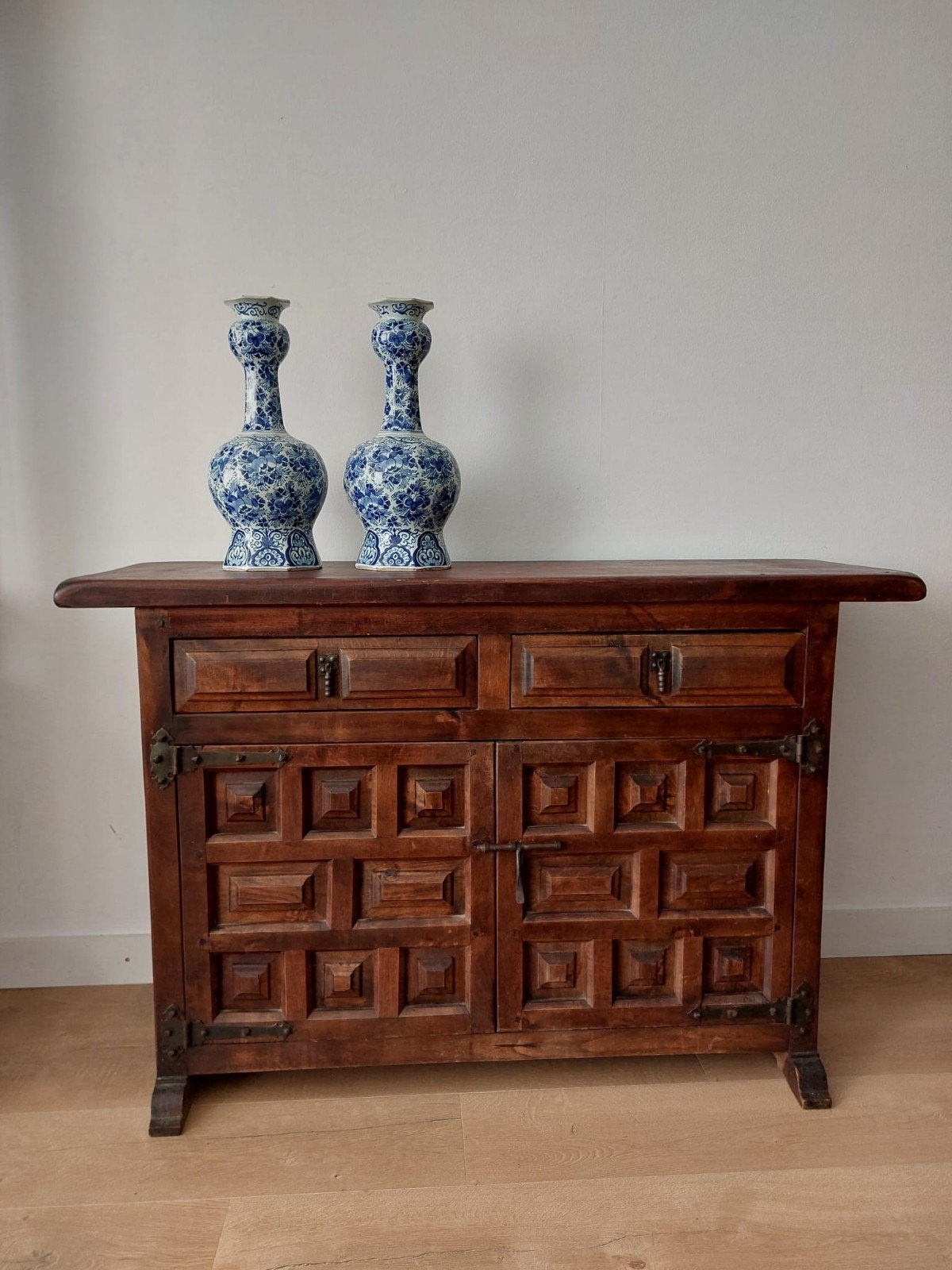 Vintage Spaanse Brutalist Kast - Uniek Handwerk, Ophalen