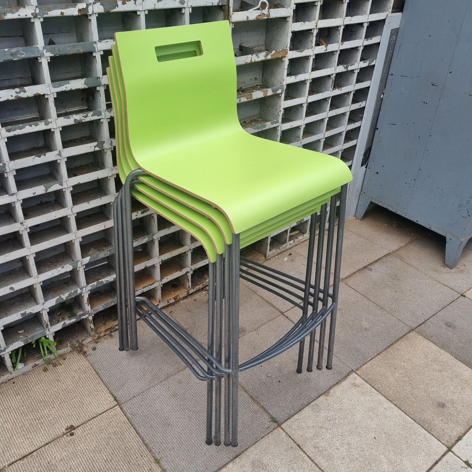 Prachtige Gispen barkrukken,  duurzaam en stapelbaar, 4 krukken, Ophalen, Metaal, 60 tot 90 cm