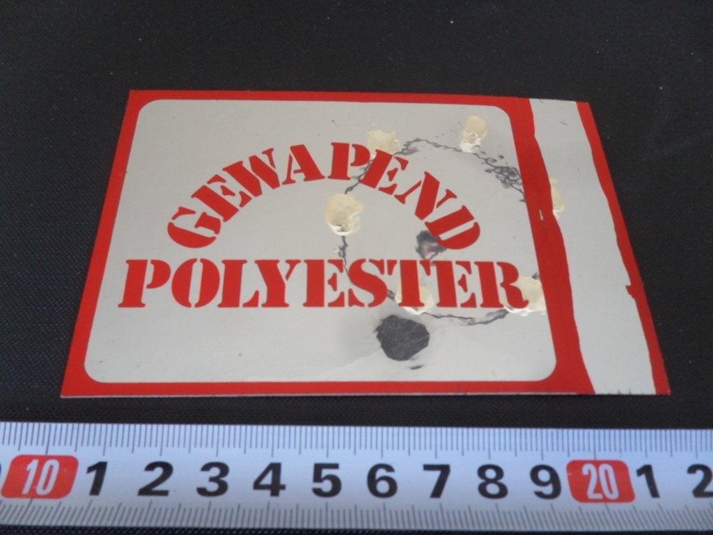 sticker Gewapend POLYESTER, Ophalen of Verzenden, Zo goed als nieuw