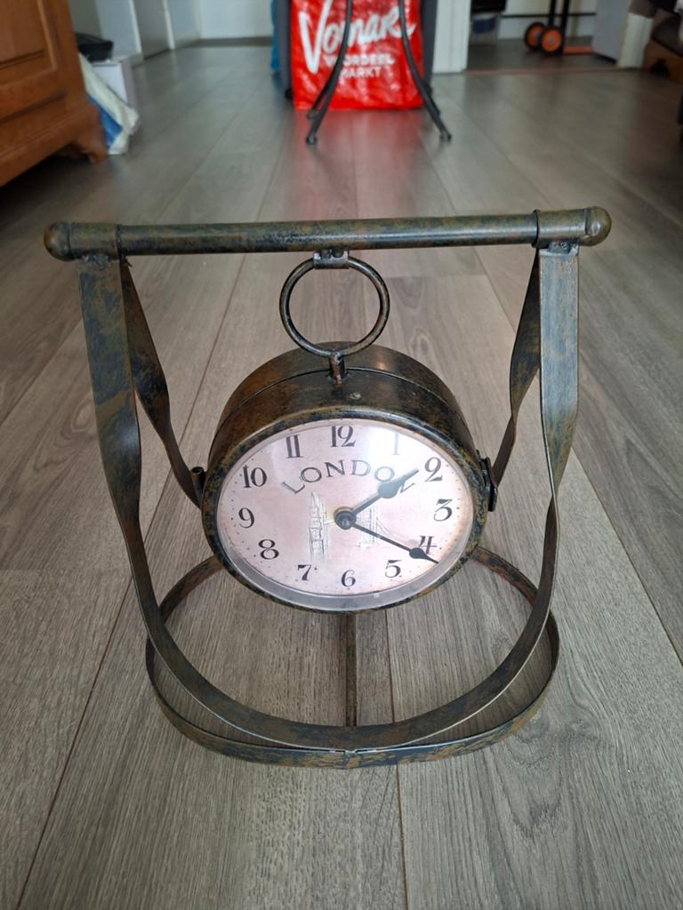 Klok ophalen in Voorhout, Ophalen, Wandklok