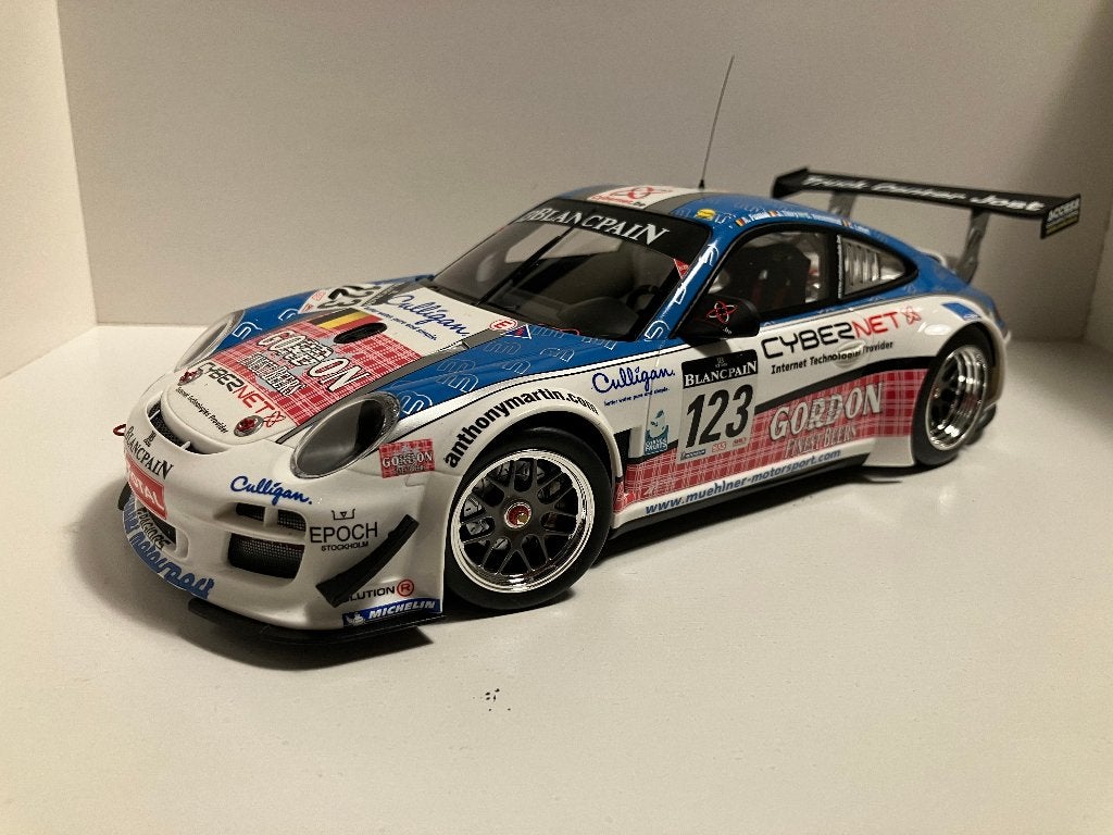 Porsche 911 GT3 R  24h Spa  2011  NR 123  1/18 Minichamps, Ophalen of Verzenden, Nieuw, Auto, MiniChamps