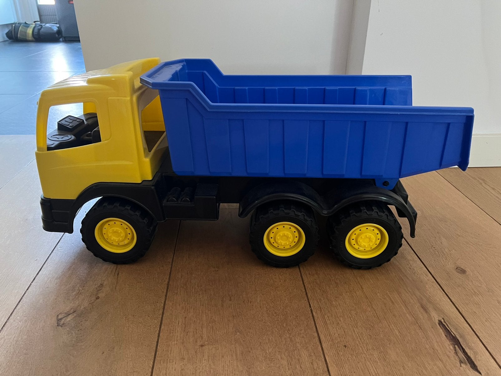 Grote vrachtwagen speelgoed, Ophalen, Zo goed als nieuw