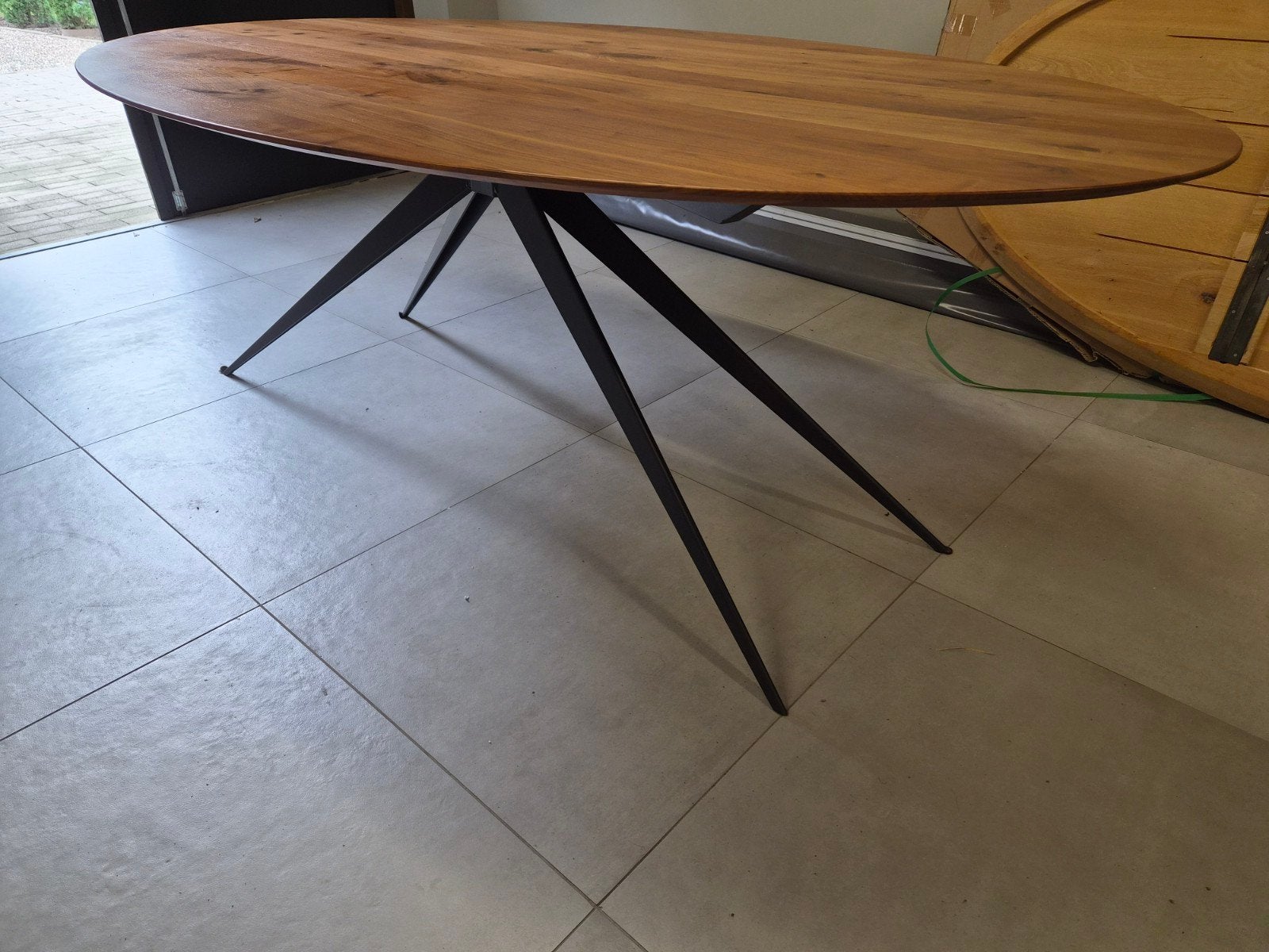 Ovale Notenhouten Eettafel 220x120 cm, 100 tot 150 cm, 200 cm of meer, Ophalen of Verzenden, Zo goed als nieuw