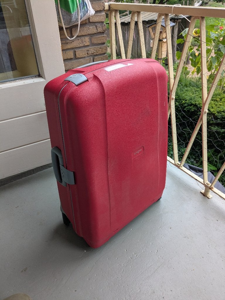 Rode Samsonite koffer met 4 wielen en cijferslot, Gebruikt, Hard kunststof, 45 tot 55 cm, Ophalen of Verzenden