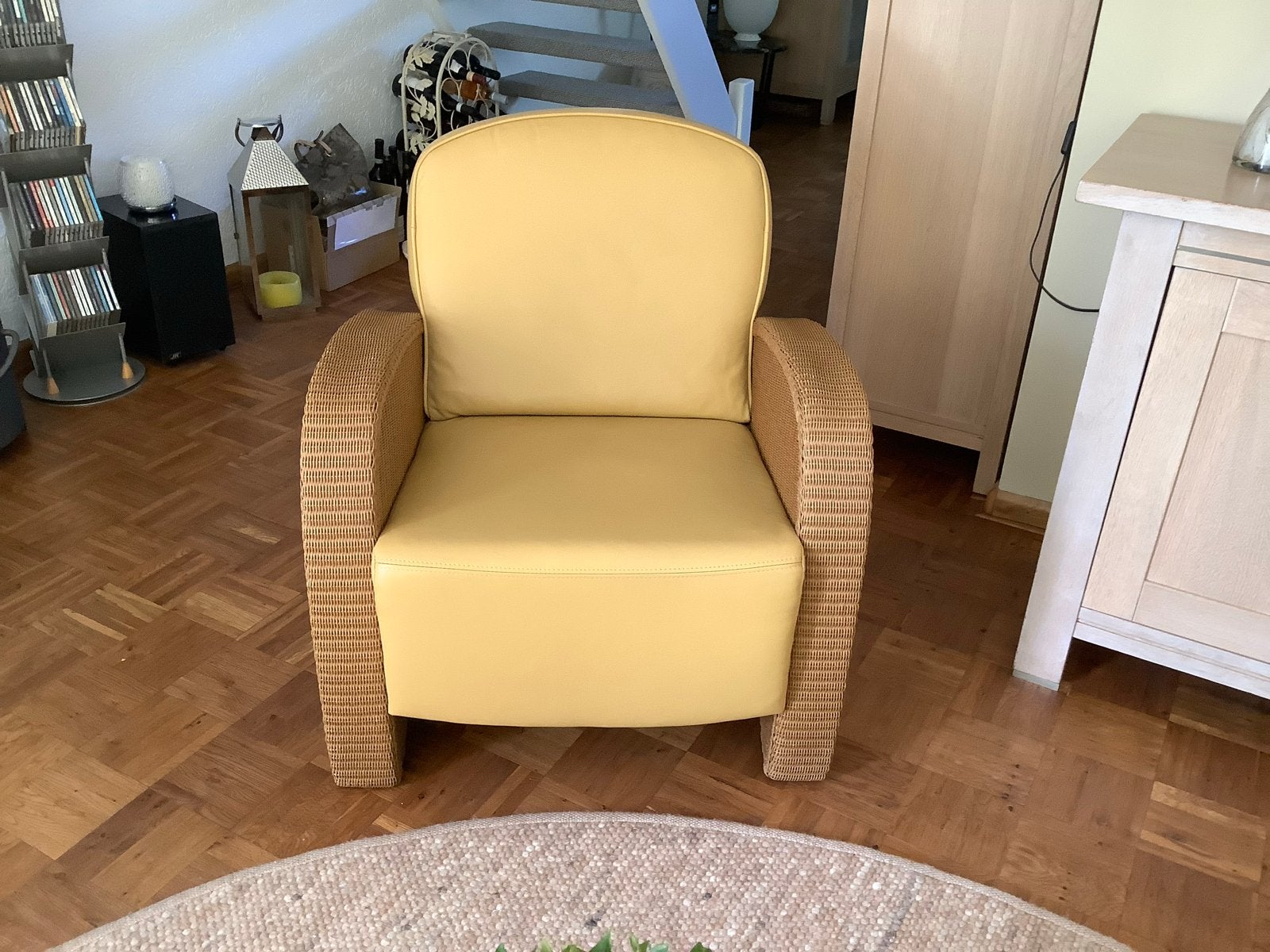 Comfortabele fauteuil met Lloyd Loom armleuningen, Huis en Inrichting, Ophalen