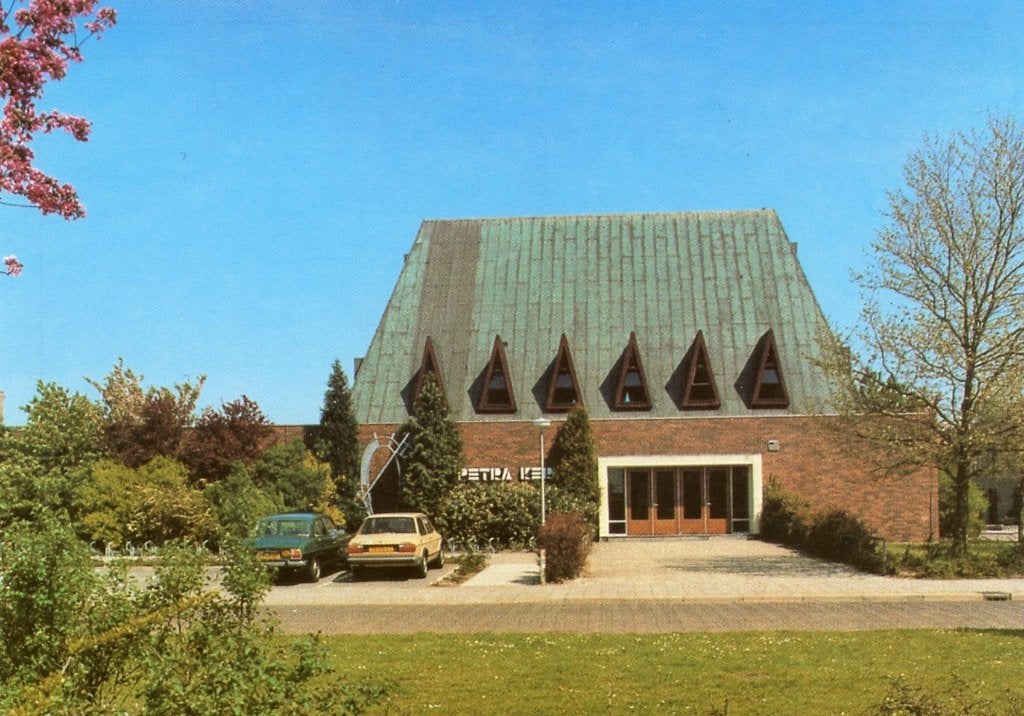 BUNSCHOTEN Petra Kerk met Peugeot 504, Verzenden, 1980 tot heden, Ongelopen, Utrecht