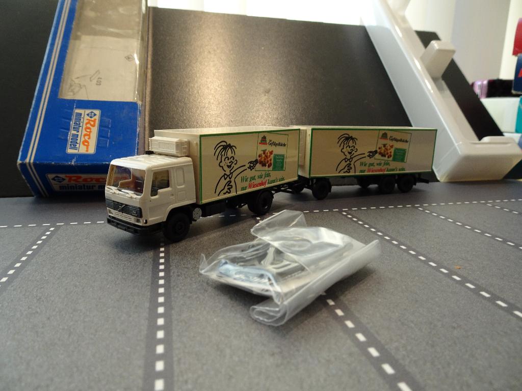745 roco 1581 volvo fl10 combi verkleurd 1:87 truck trein, Hobby en Vrije tijd, Ophalen of Verzenden, Zo goed als nieuw, Bus of Vrachtwagen