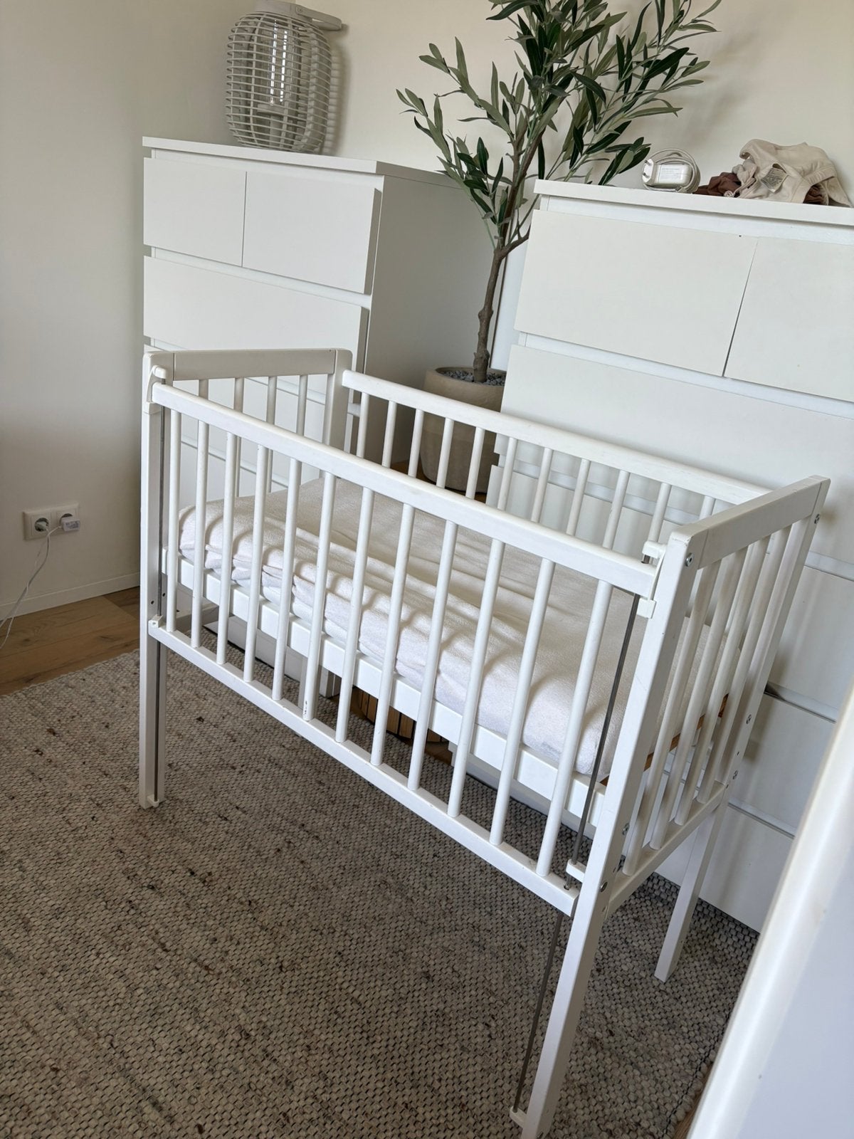 Ledikant co sleeper petit amelie, Ophalen, Zo goed als nieuw, Ledikant
