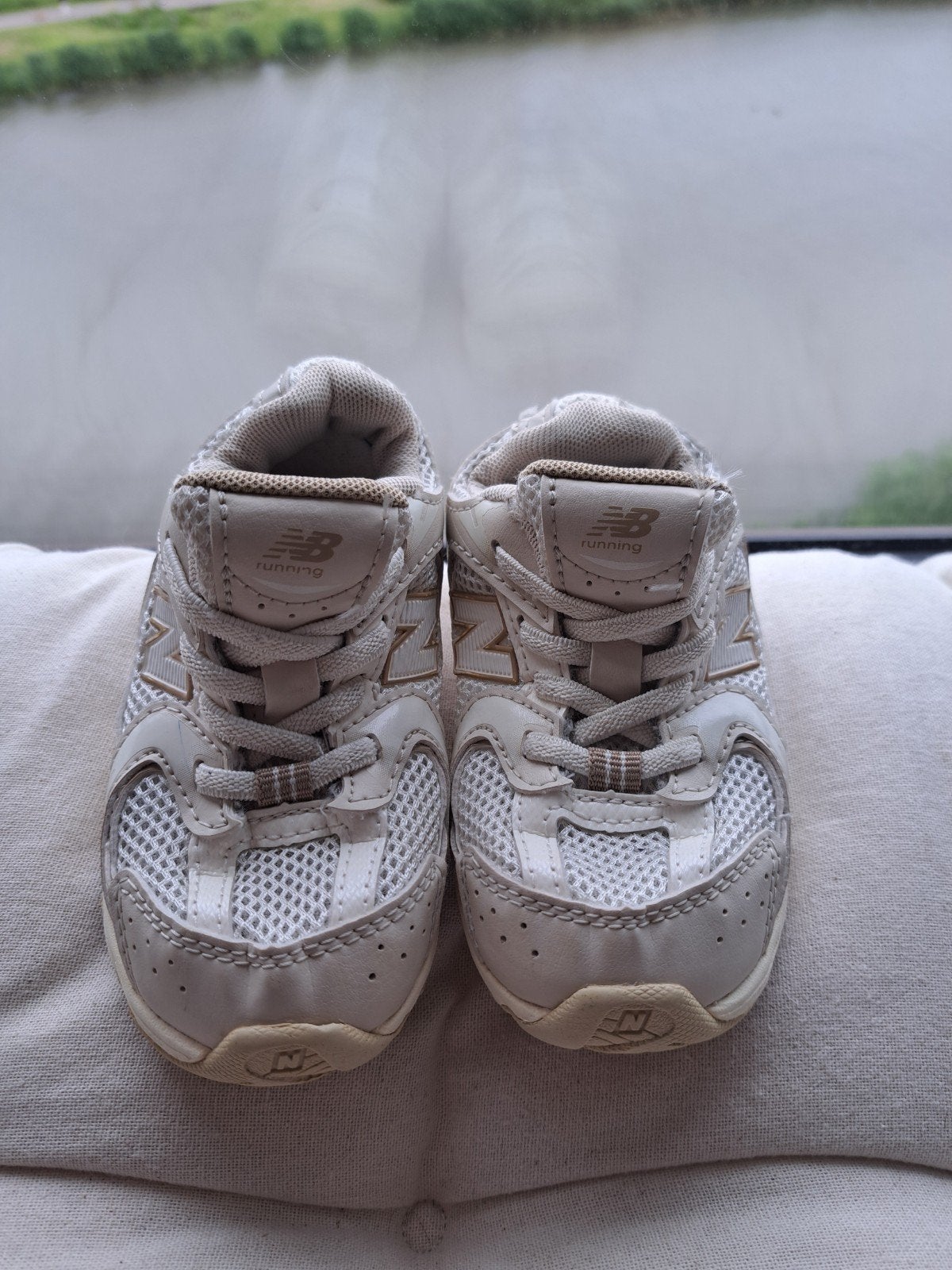 New Balance 530 beige, Kinderen en Baby's, Ophalen of Verzenden, Nieuw, Jongen of Meisje, Schoenen